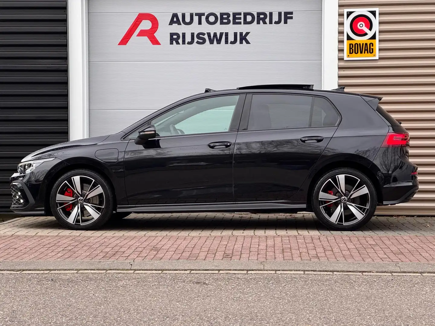 Volkswagen Golf GTE 1.4 eHybrid Pano/Matrix/HuD/Camera Zilver - 2