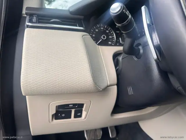 Land Rover Range Rover Velar view 12