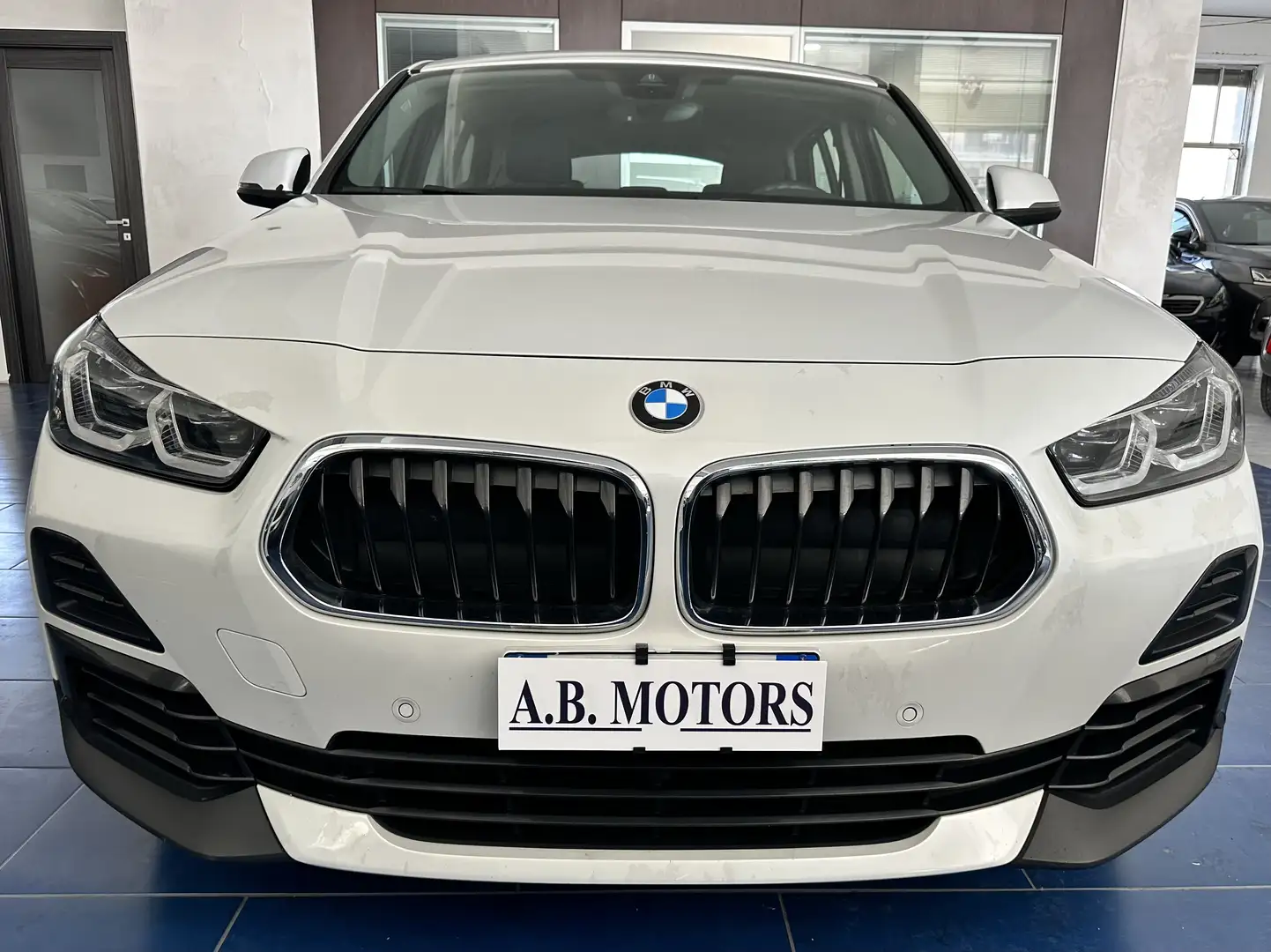 BMW X2 X2 sdrive18d Business X auto Blanco - 2