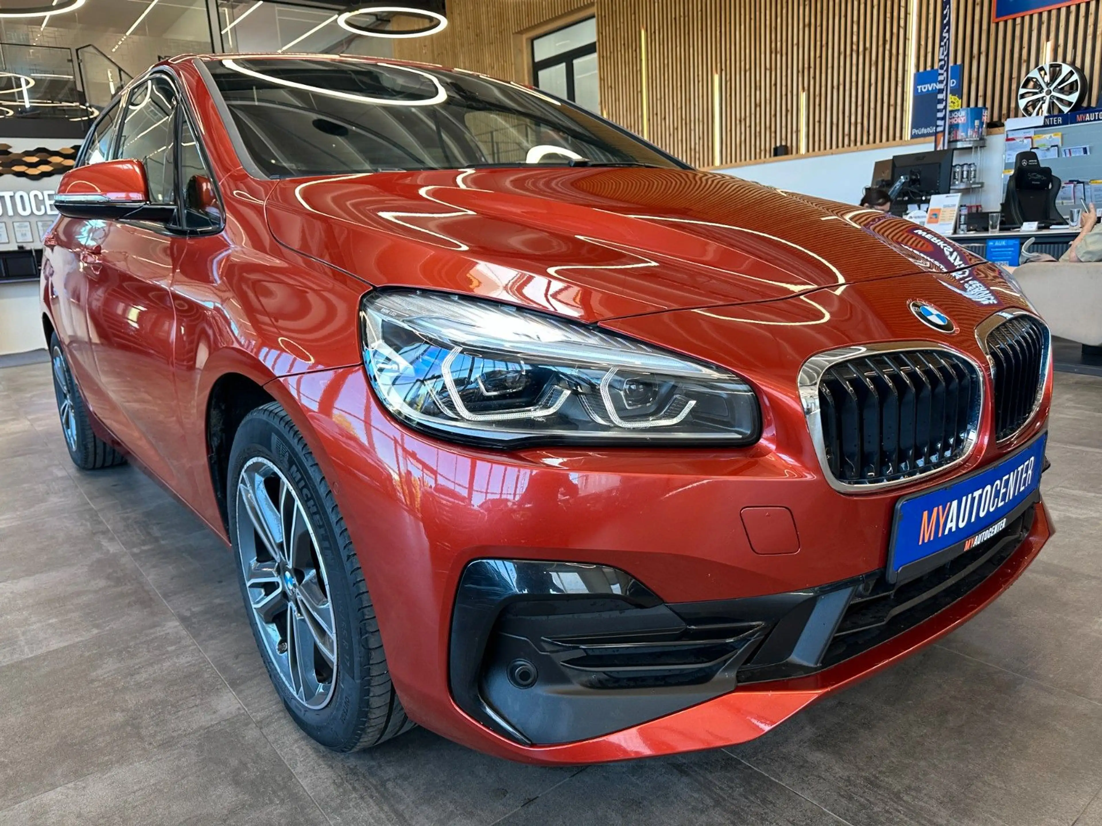 BMW 225 Sport Line *Pano*Navi*LED* — photo 3
