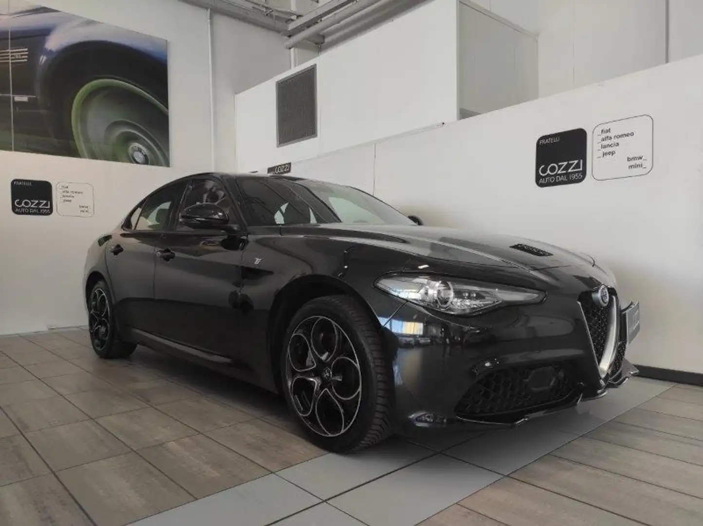 Alfa Romeo Giulia (2016) - Giulia 2.0 Turbo 280 CV AT8 AWD Q4 Ti Nero - 1