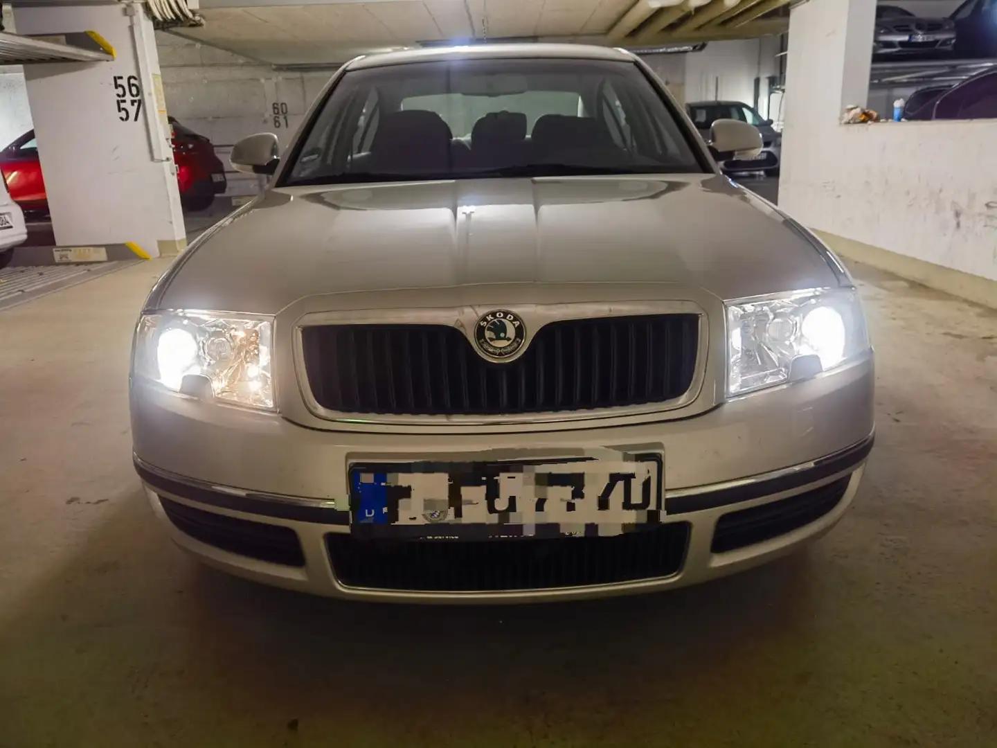 Skoda Superb Superb 1.8 Turbo Classic srebrna - 1