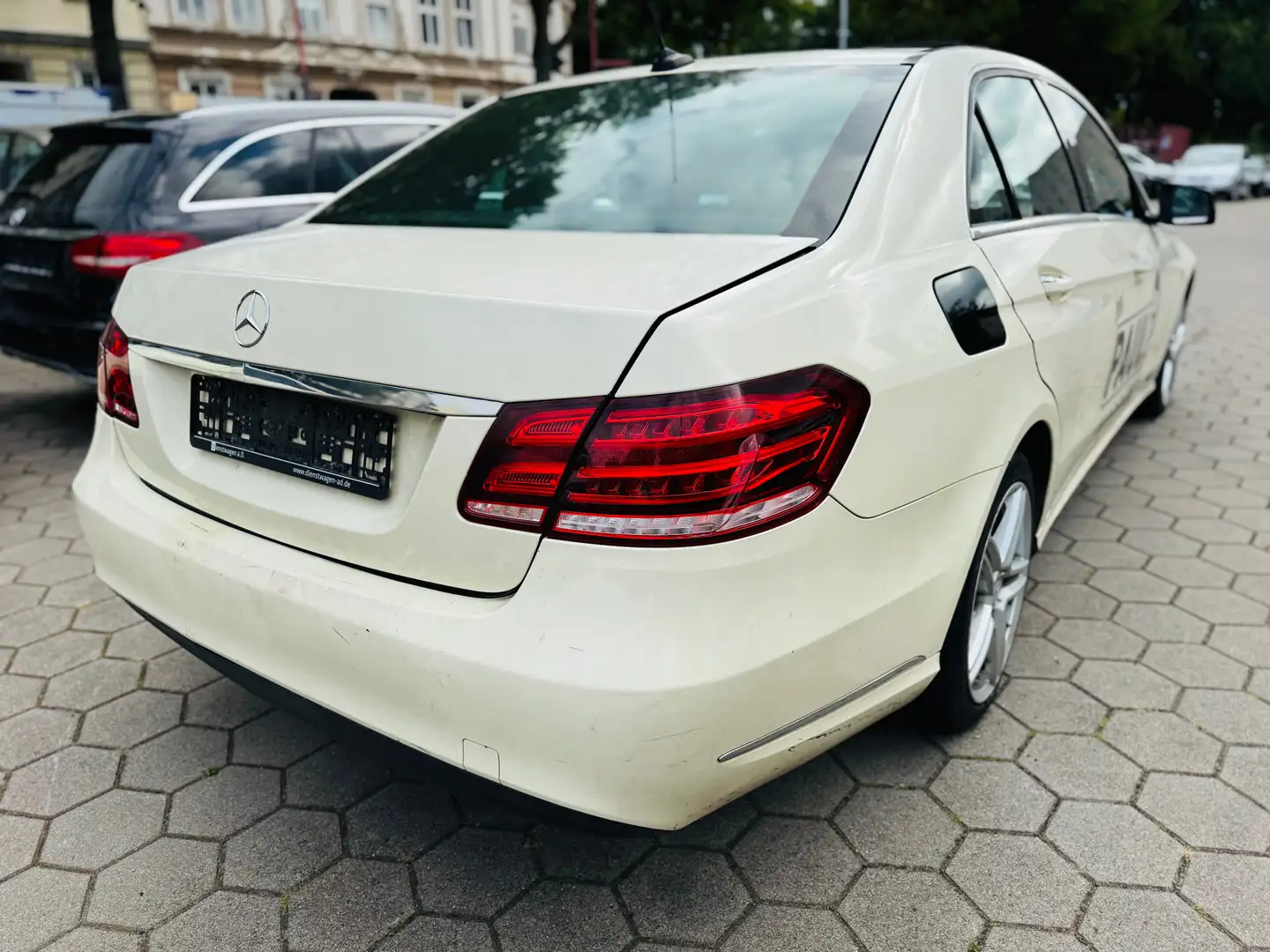 Mercedes-Benz E 200 E 200 Erdgas Benzin Automatik Avantgarde Farbe sch Schwarz - 2