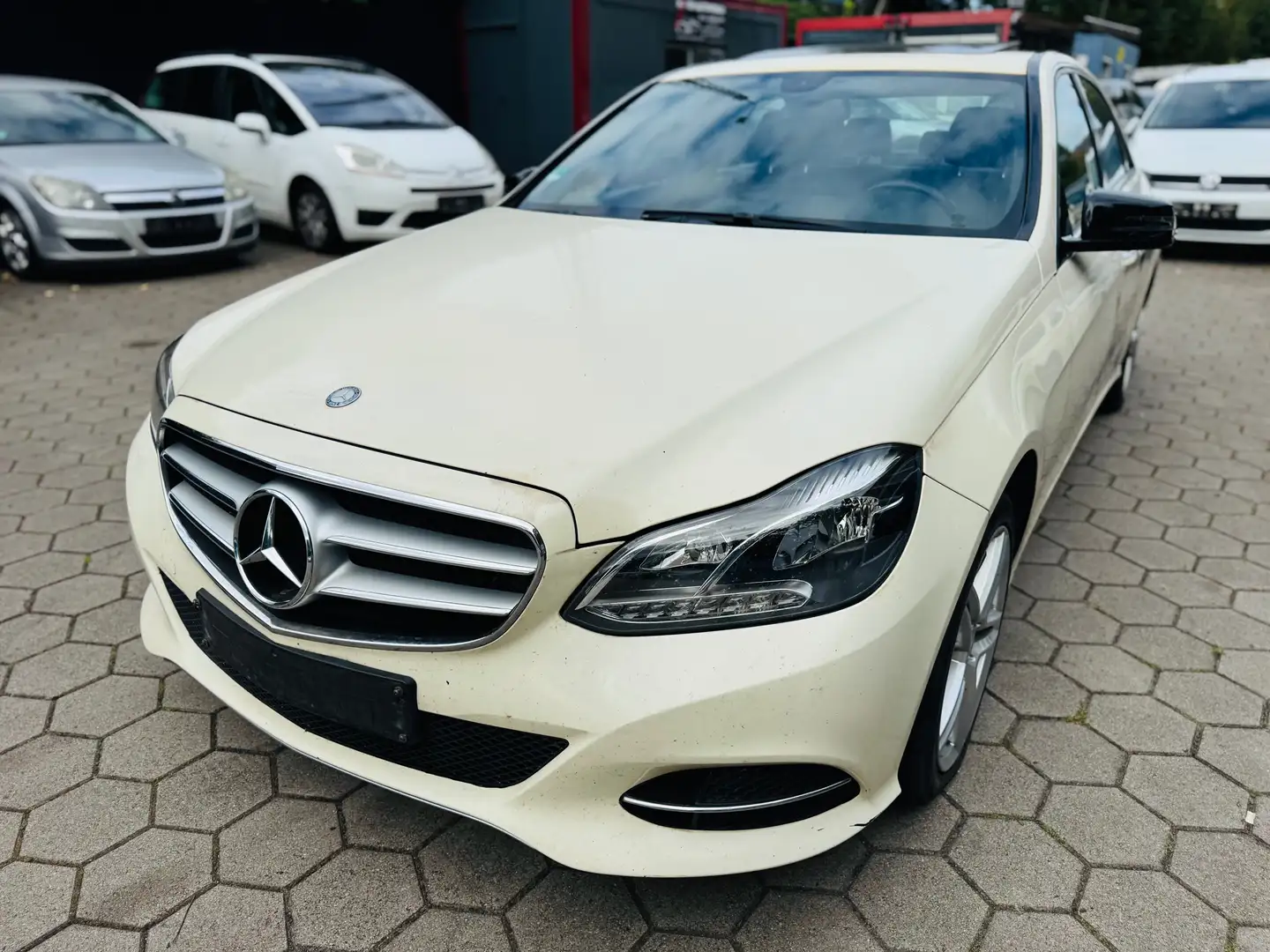 Mercedes-Benz E 200 E 200 Erdgas Benzin Automatik Avantgarde Farbe sch Schwarz - 1