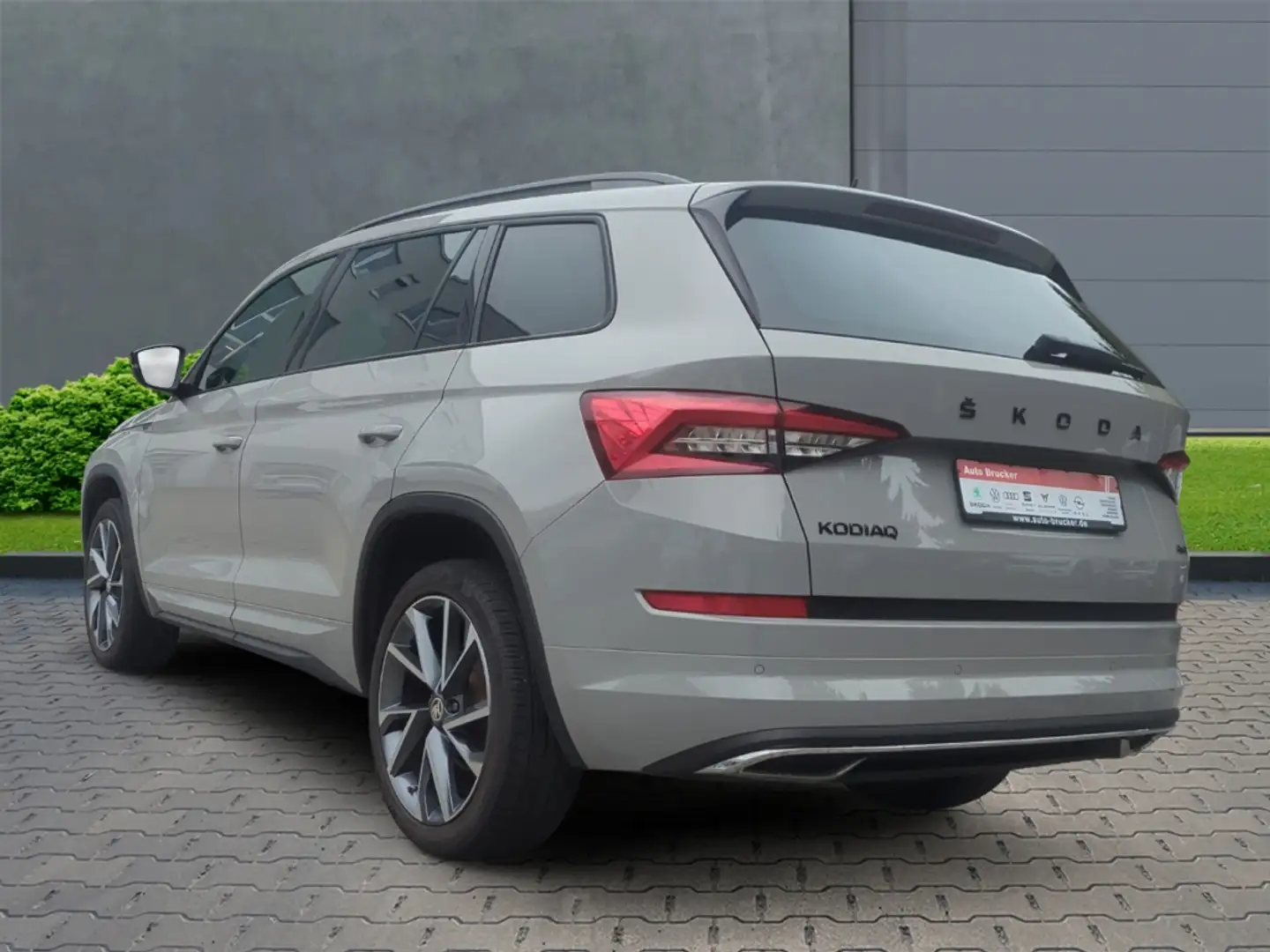 Skoda Kodiaq Sportline 4x4 2.0 TSI+Navi+elektr.Sitze+Alufelgen Grijs - 2
