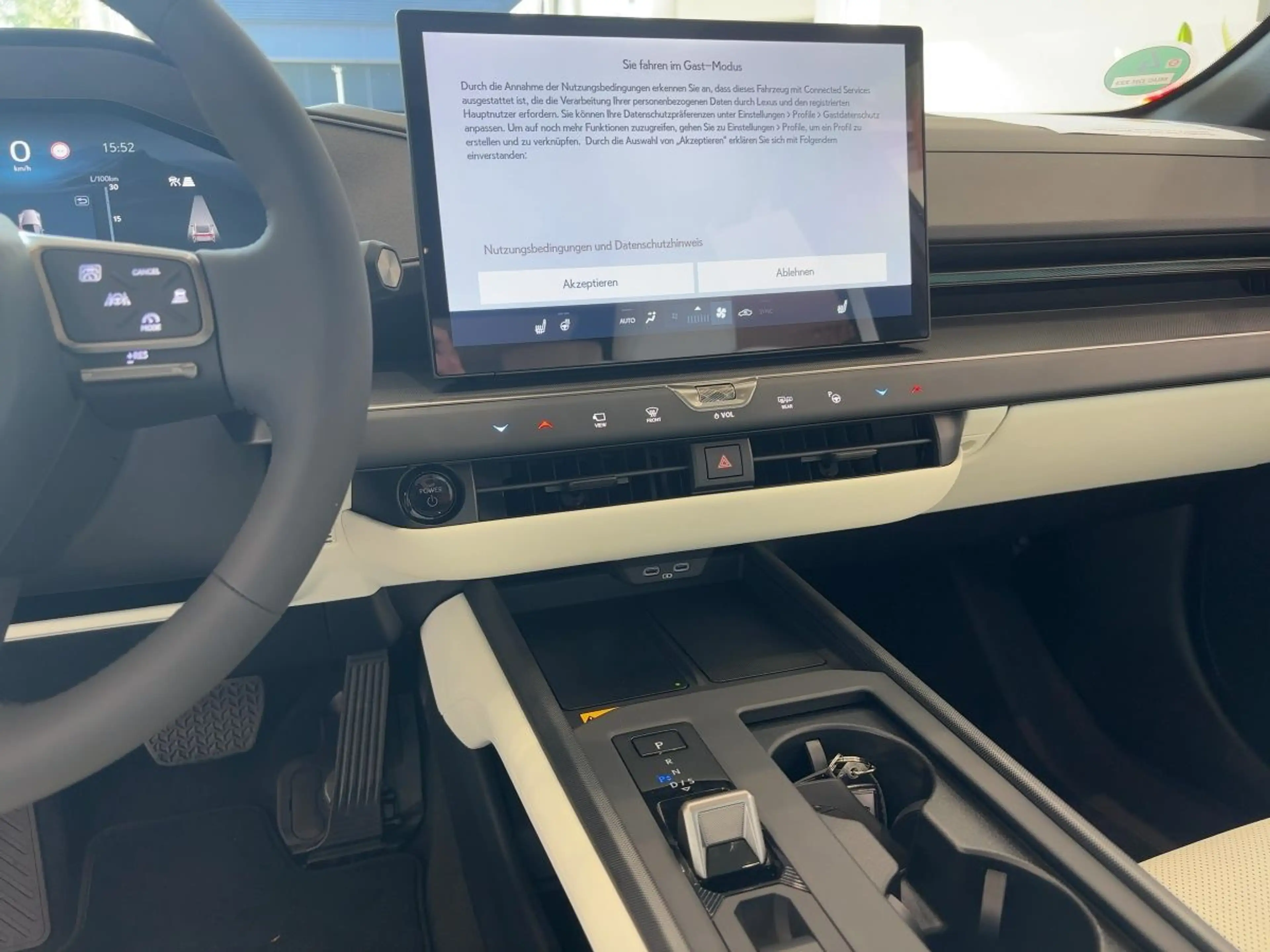 Lexus ES 300 H Executive 4X4 — photo 11