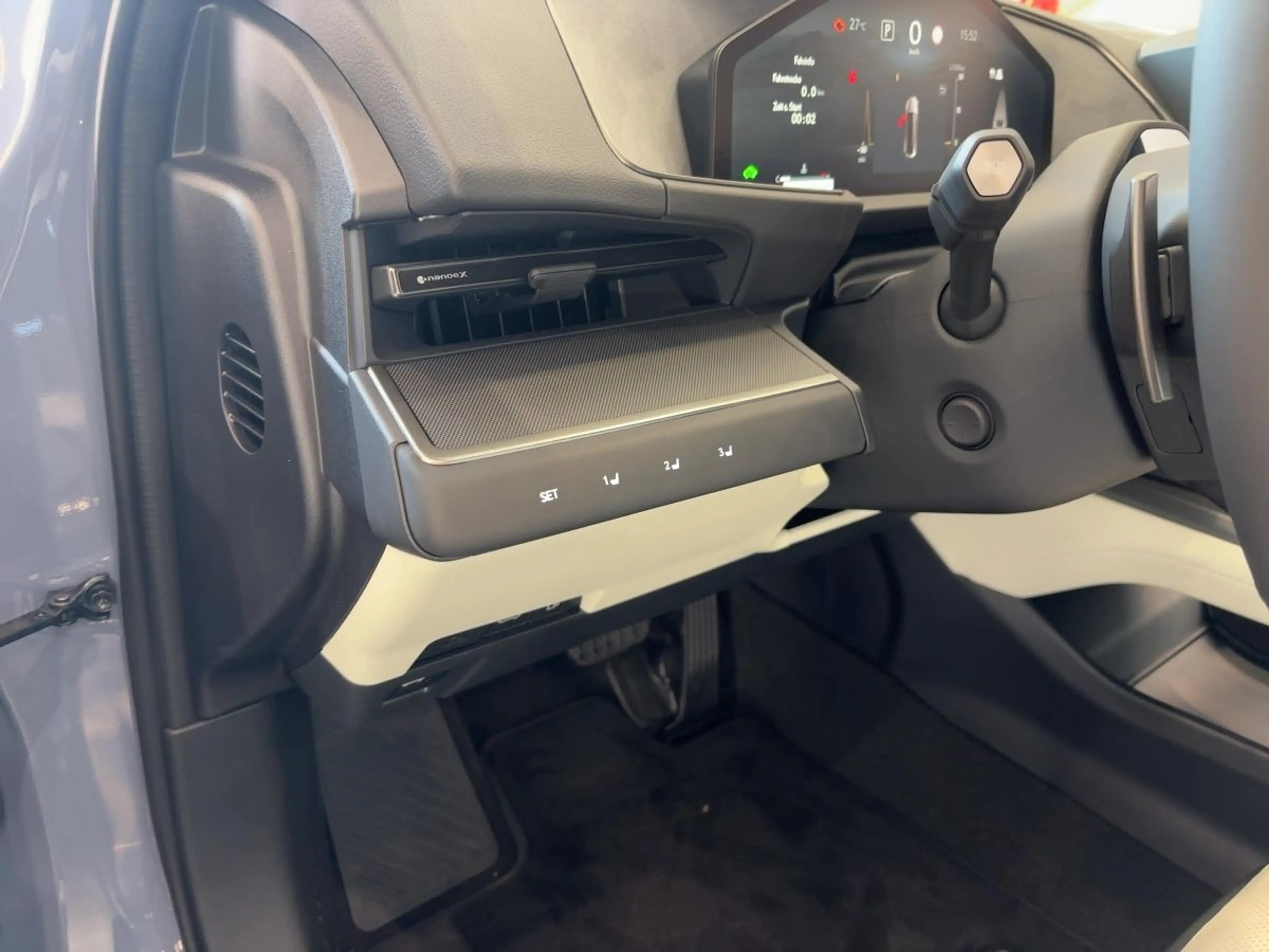 Lexus ES 300 H Executive 4X4 — photo 14