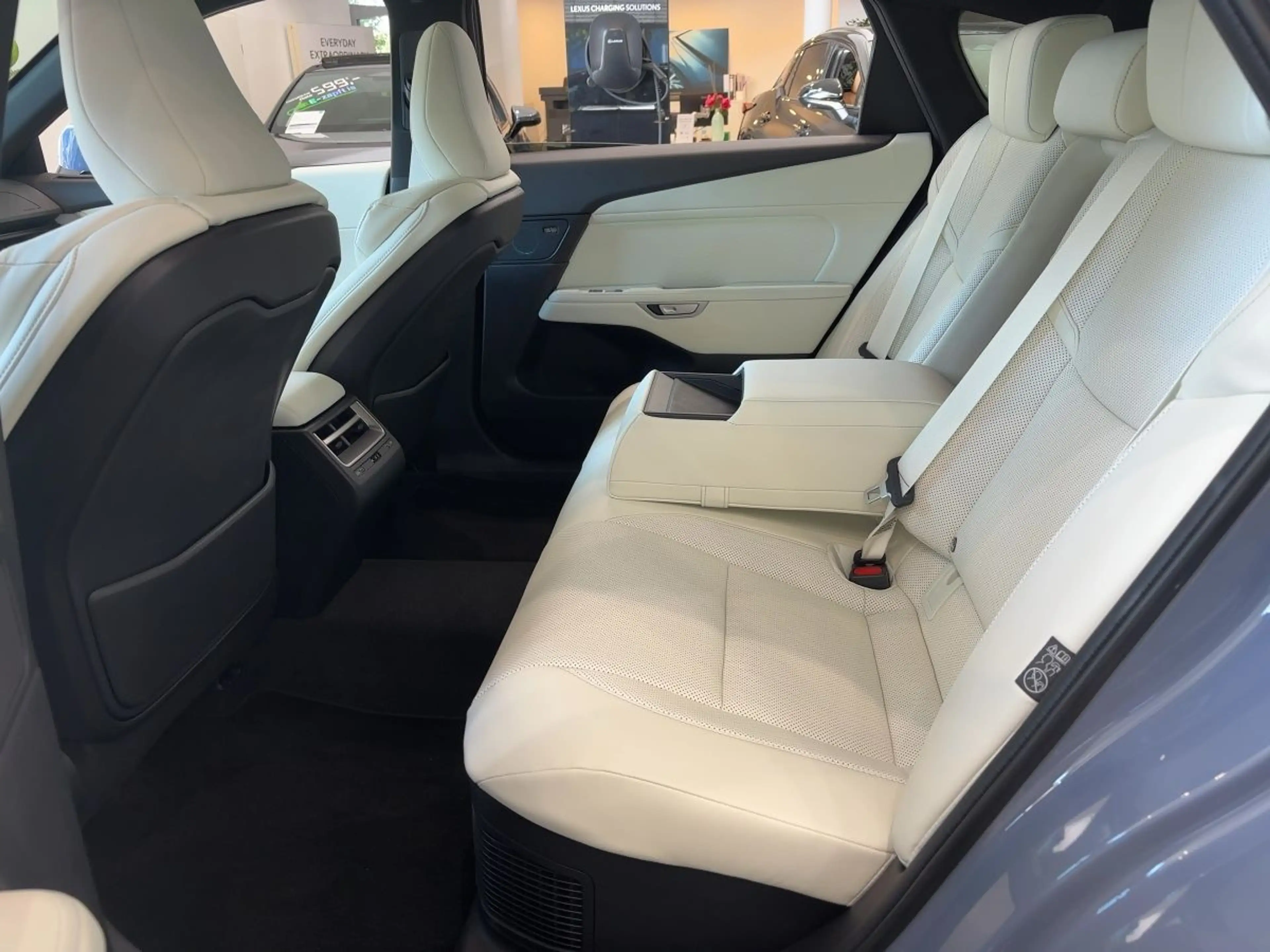 Lexus ES 300 H Executive 4X4 — photo 8