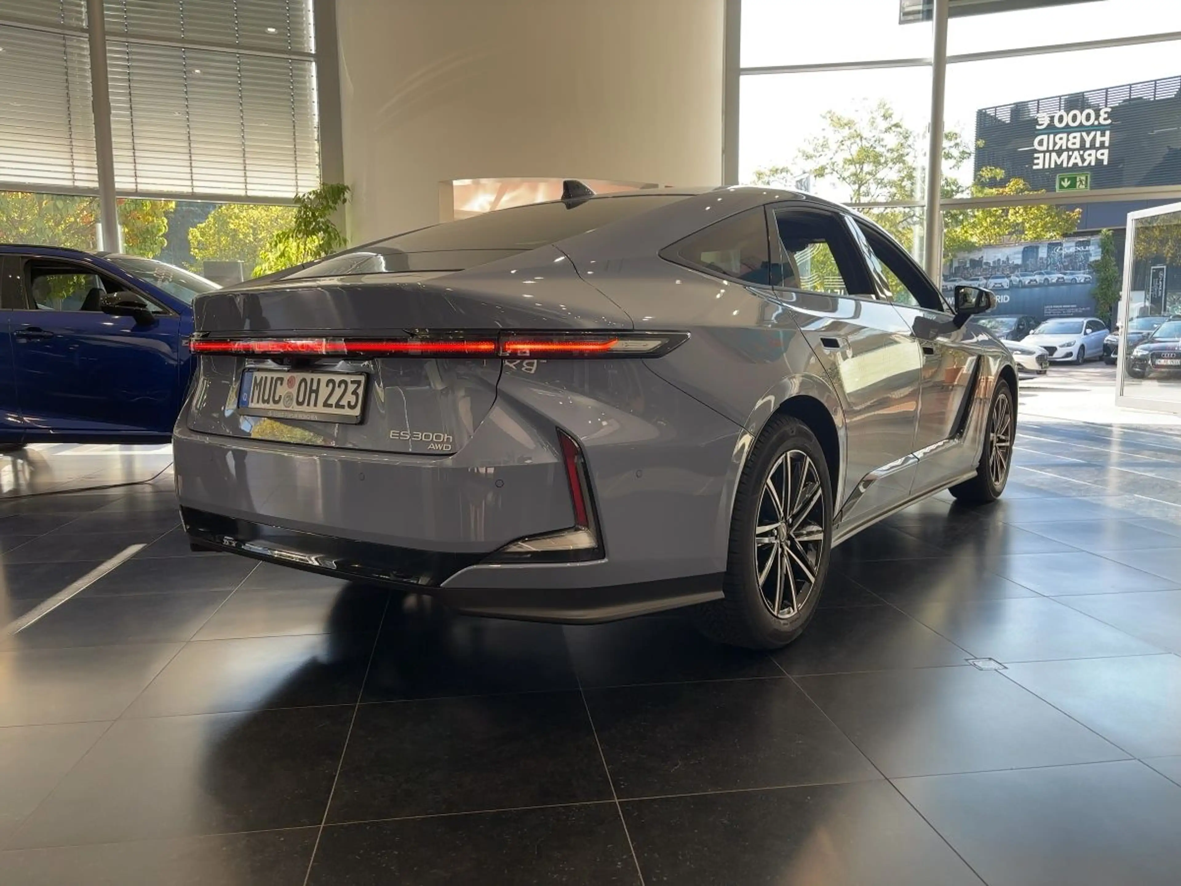 Lexus ES 300 H Executive 4X4 — photo 4