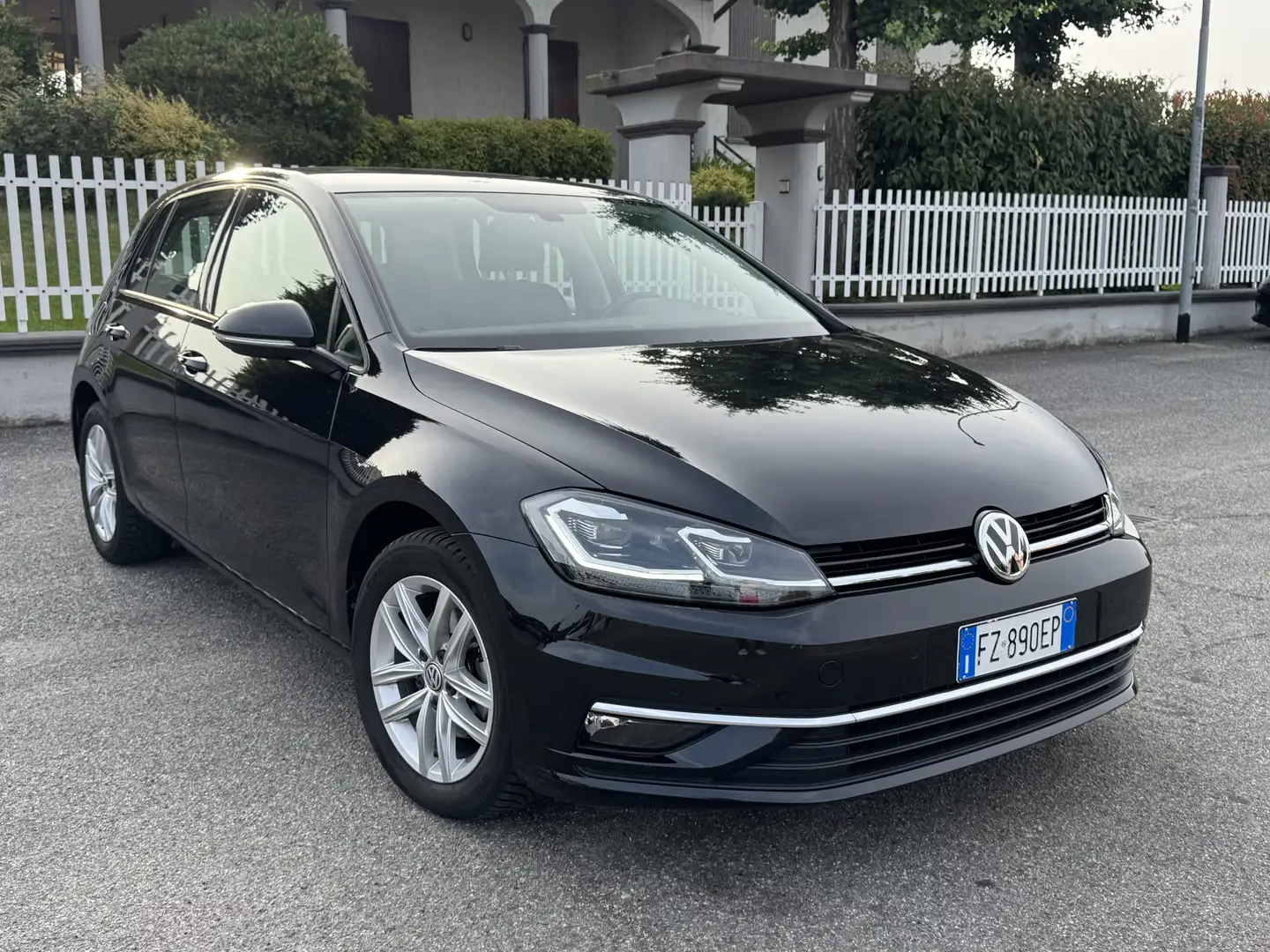 Volkswagen Golf 5p 1.6 tdi Executive 115cv Black - 1