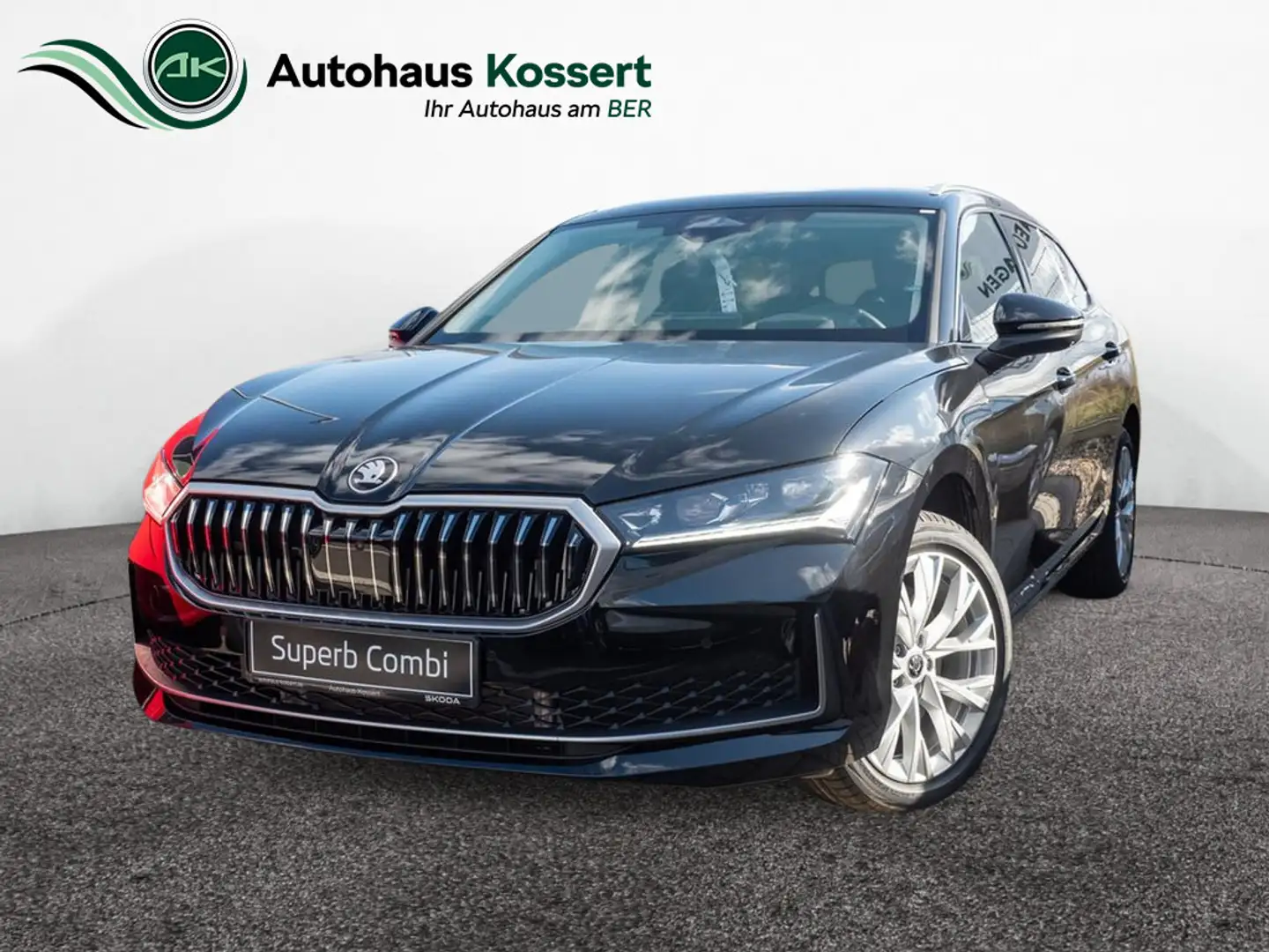 Skoda Superb Combi 2.0 TDI Selection 4x4 HUD 360° Schwarz - 1