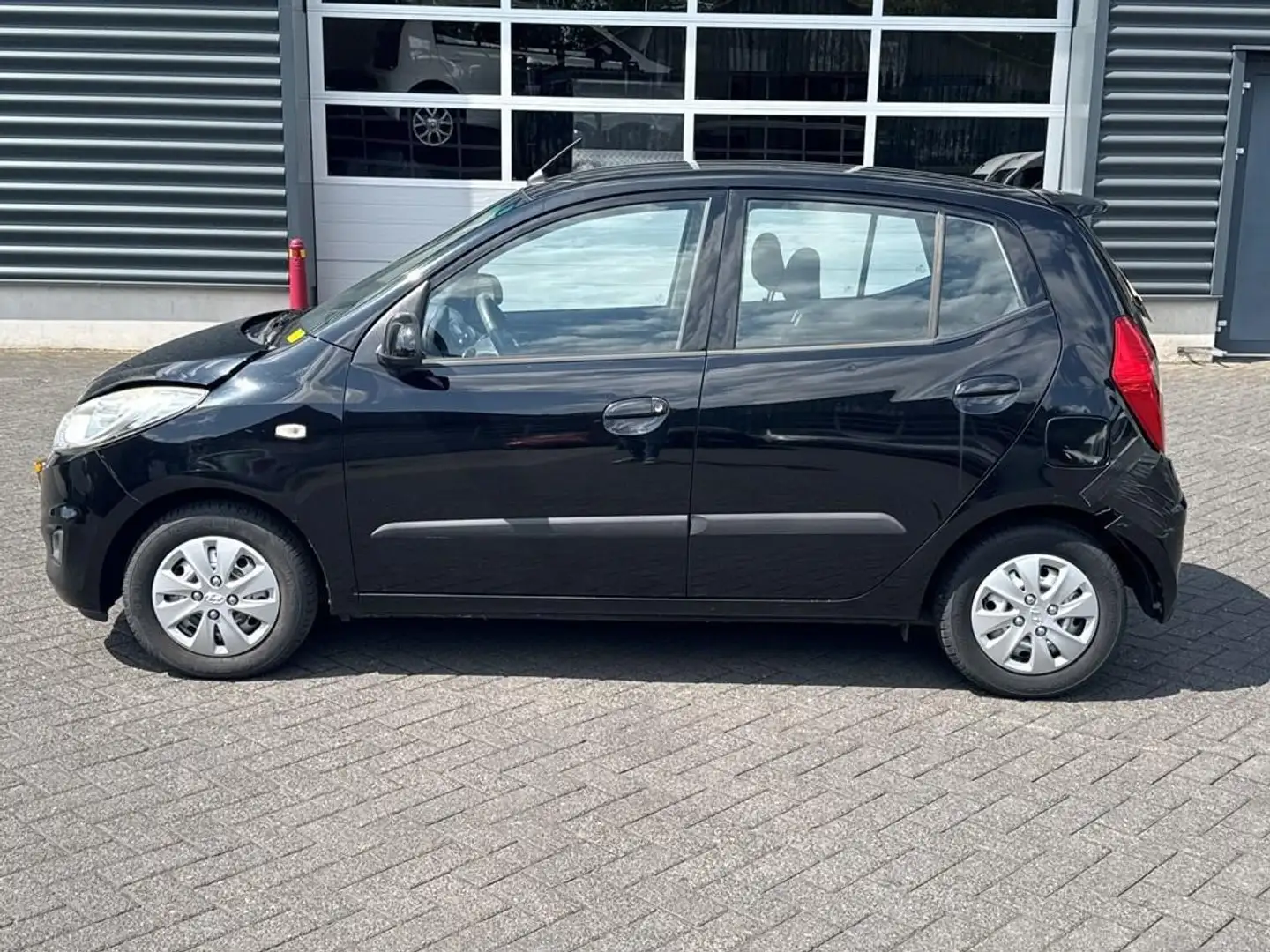 Hyundai i10 1.1 i-Drive Cool Zwart - 2