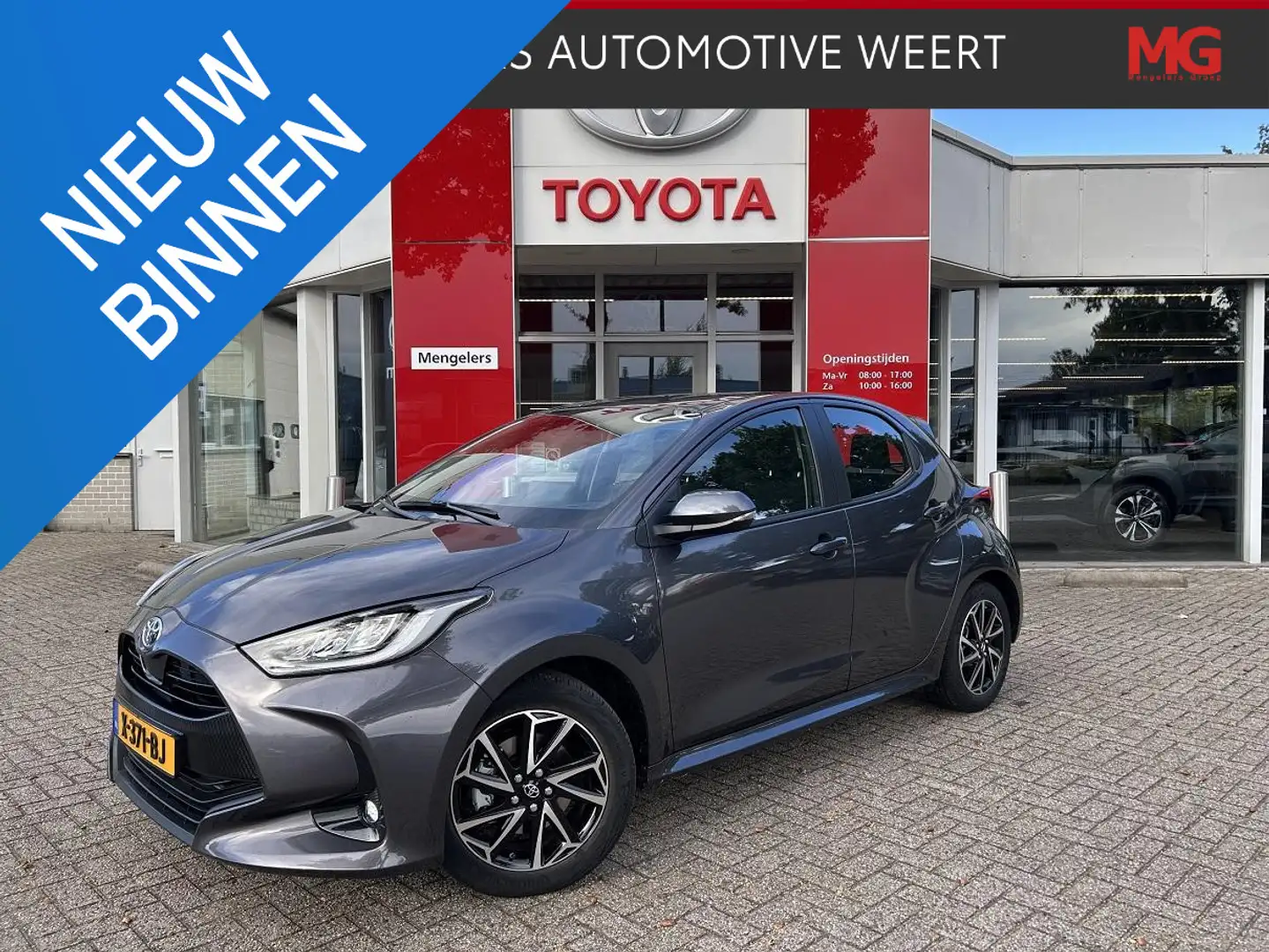 Toyota Yaris 1.5 Hybrid Dynamic l Rijklaar l Navi l LED koplamp Grijs - 1