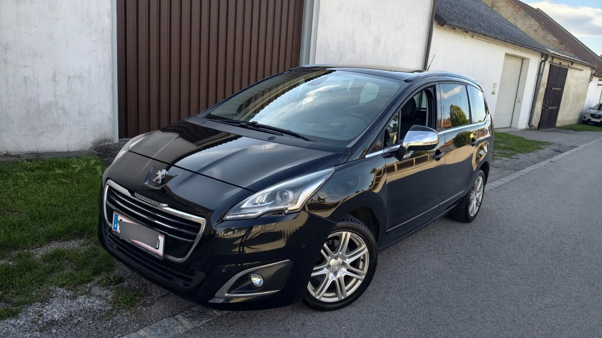 Peugeot 5008 2,0 BlueHDI 150 *Vollausstattung* Schwarz - 1