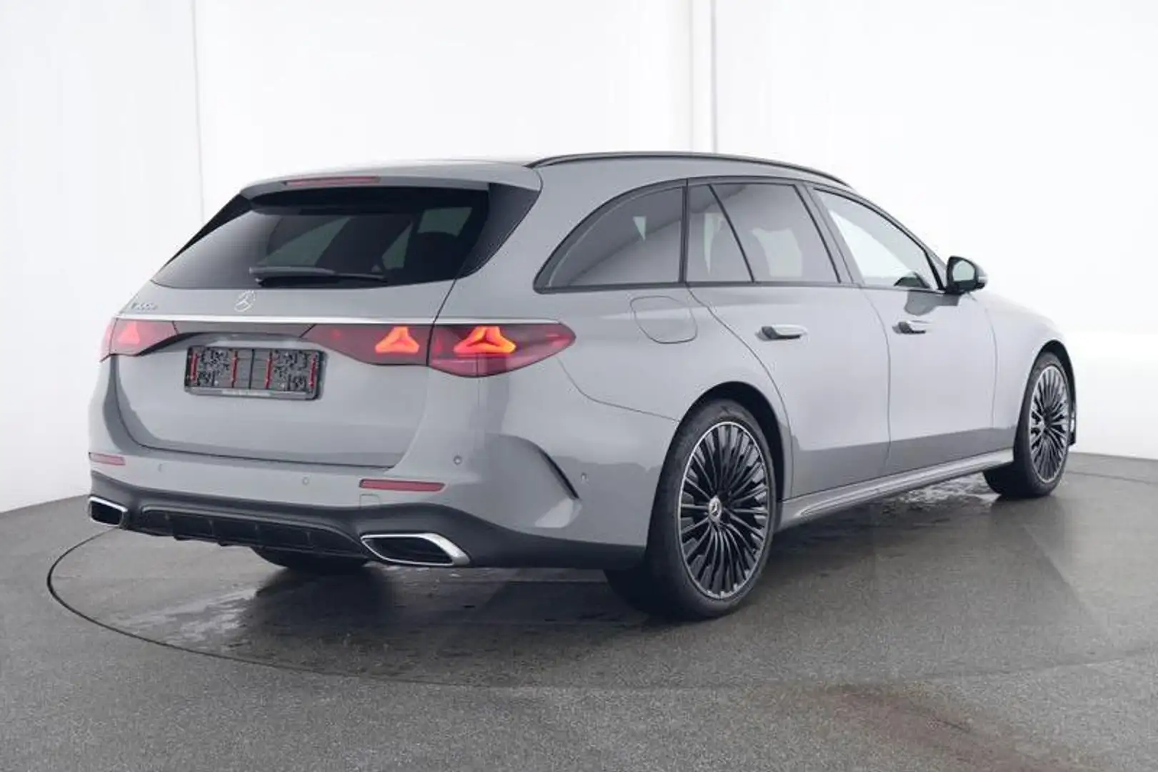 Mercedes-Benz E 300 E 300e Estate Automaat AMG Line | MANUFAKTUR | Pre Grijs - 2