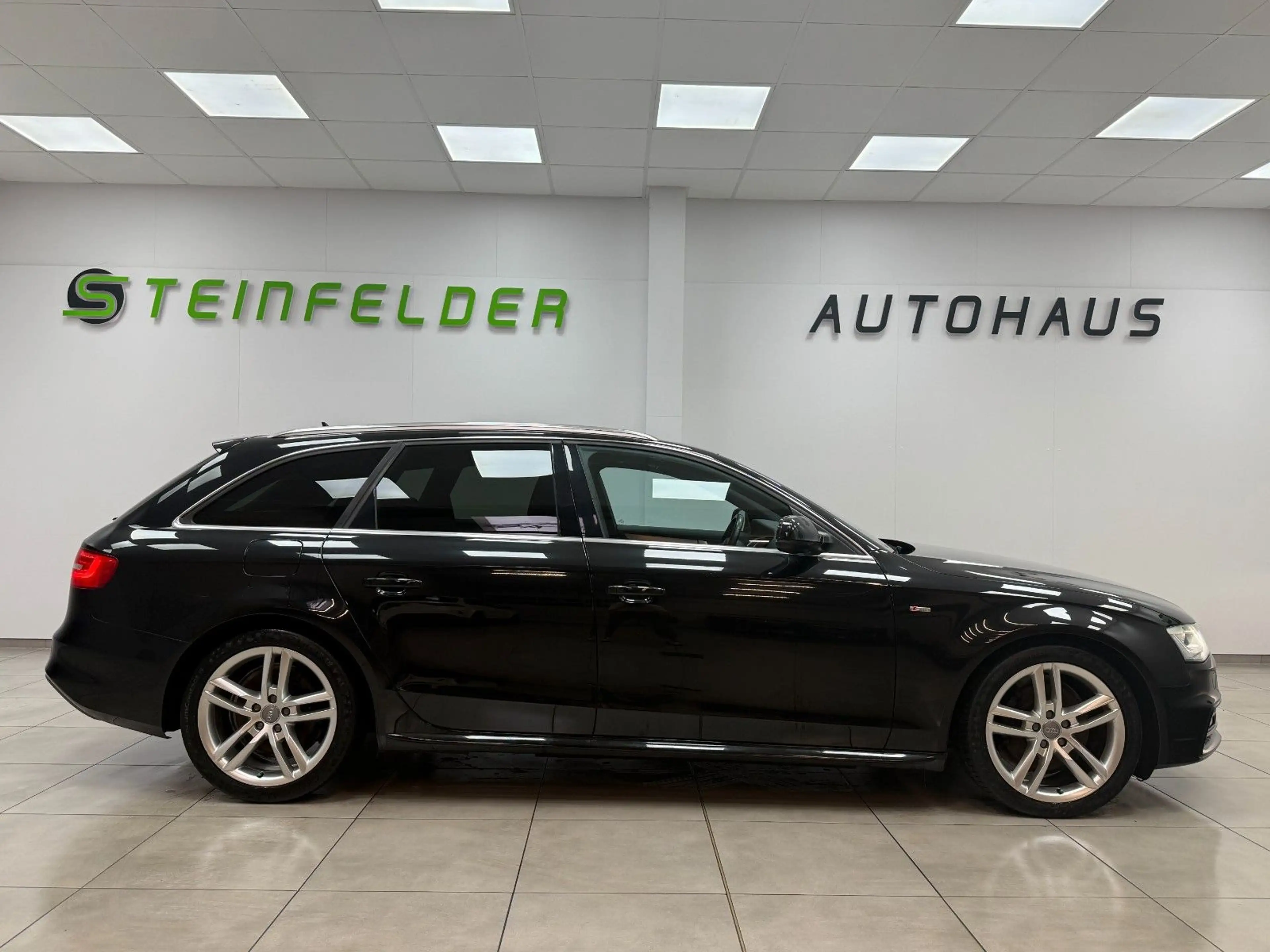 Audi A4 Avant S line Sportpaket  / PANORAMA / XENON — photo 8