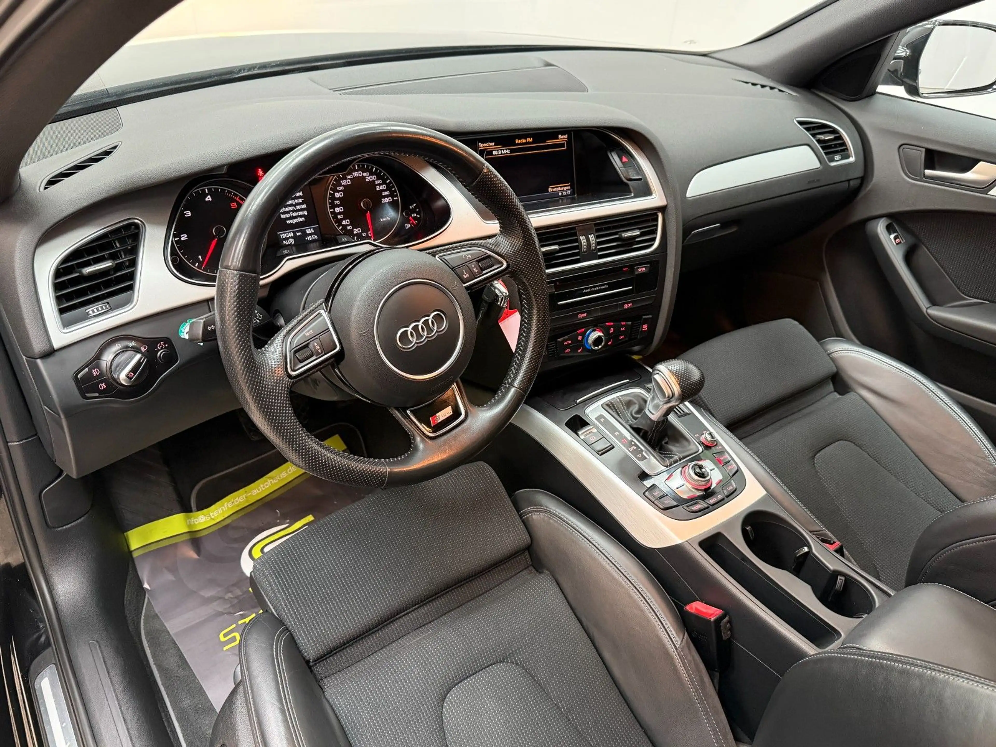Audi A4 Avant S line Sportpaket  / PANORAMA / XENON — photo 9