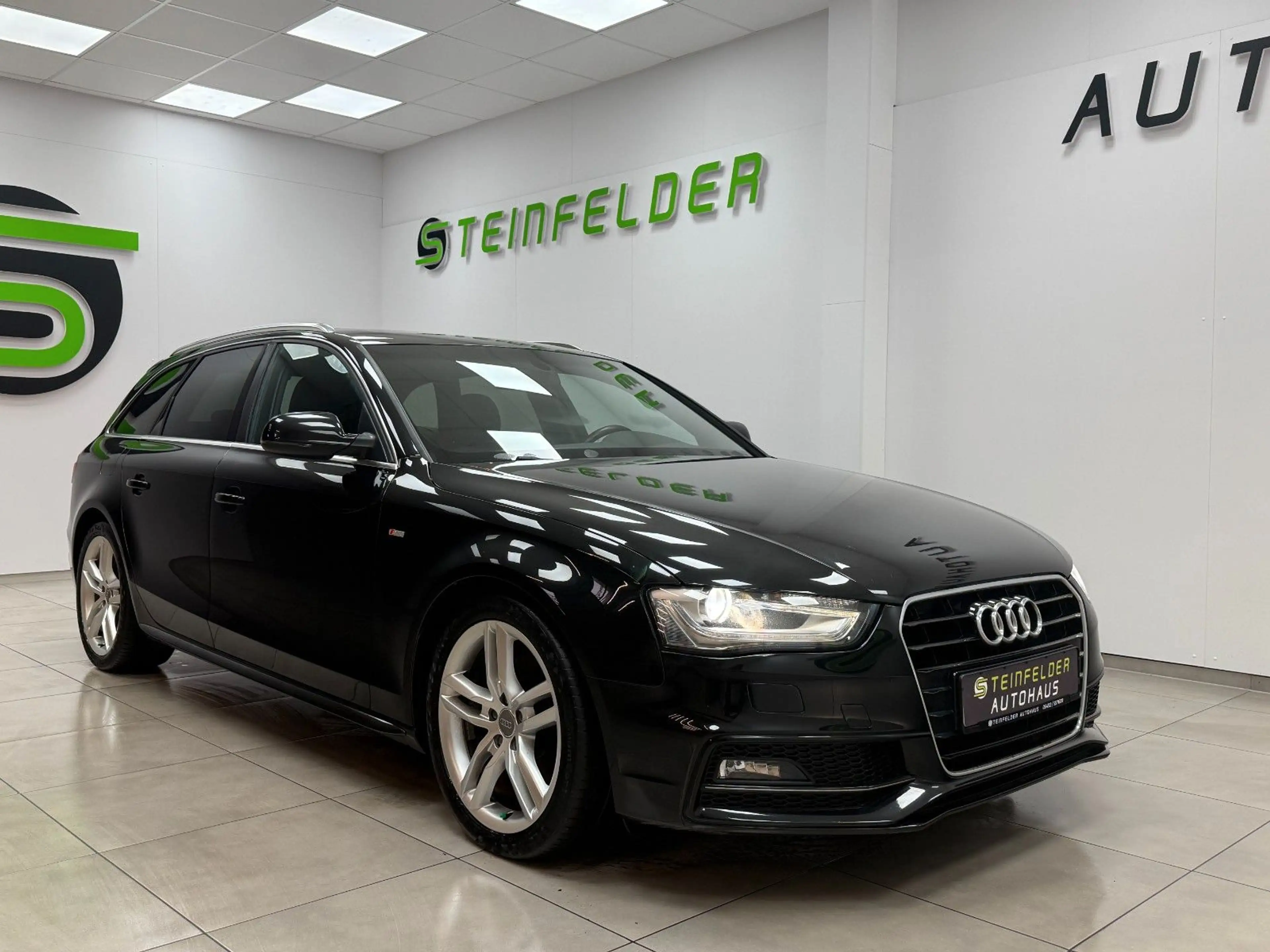 Audi A4 Avant S line Sportpaket / PANORAMA / XENON
