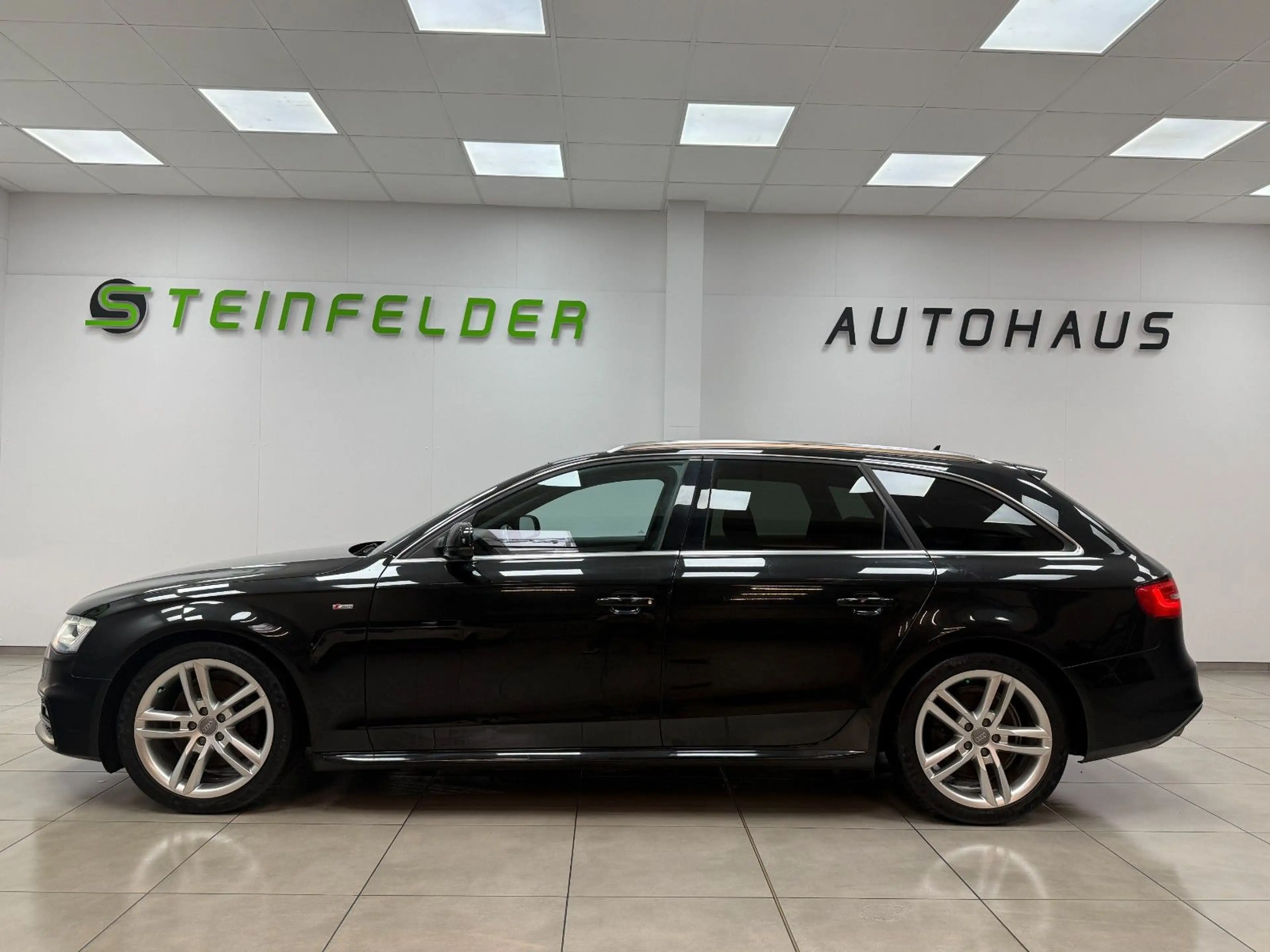 Audi A4 Avant S line Sportpaket  / PANORAMA / XENON — photo 4