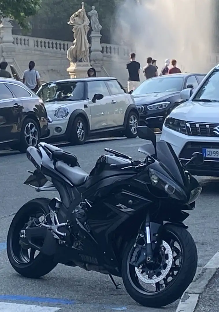 Yamaha YZF-R1 - 1