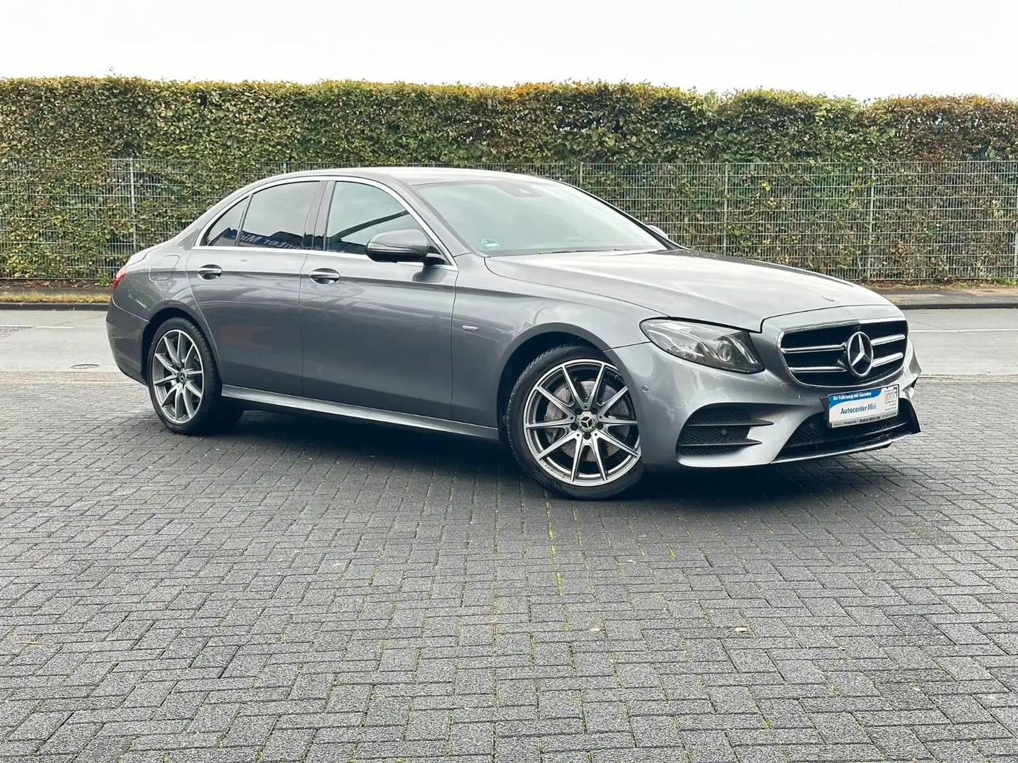 Mercedes-Benz E 200 AMG Line 360-MultiBeam-WideScreen-Totw. Grau - 1