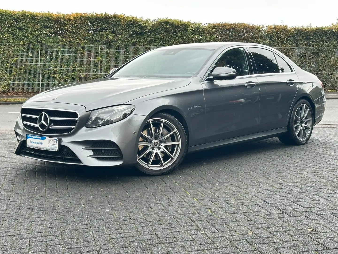 Mercedes-Benz E 200 AMG Line 360-MultiBeam-WideScreen-Totw. Grau - 2