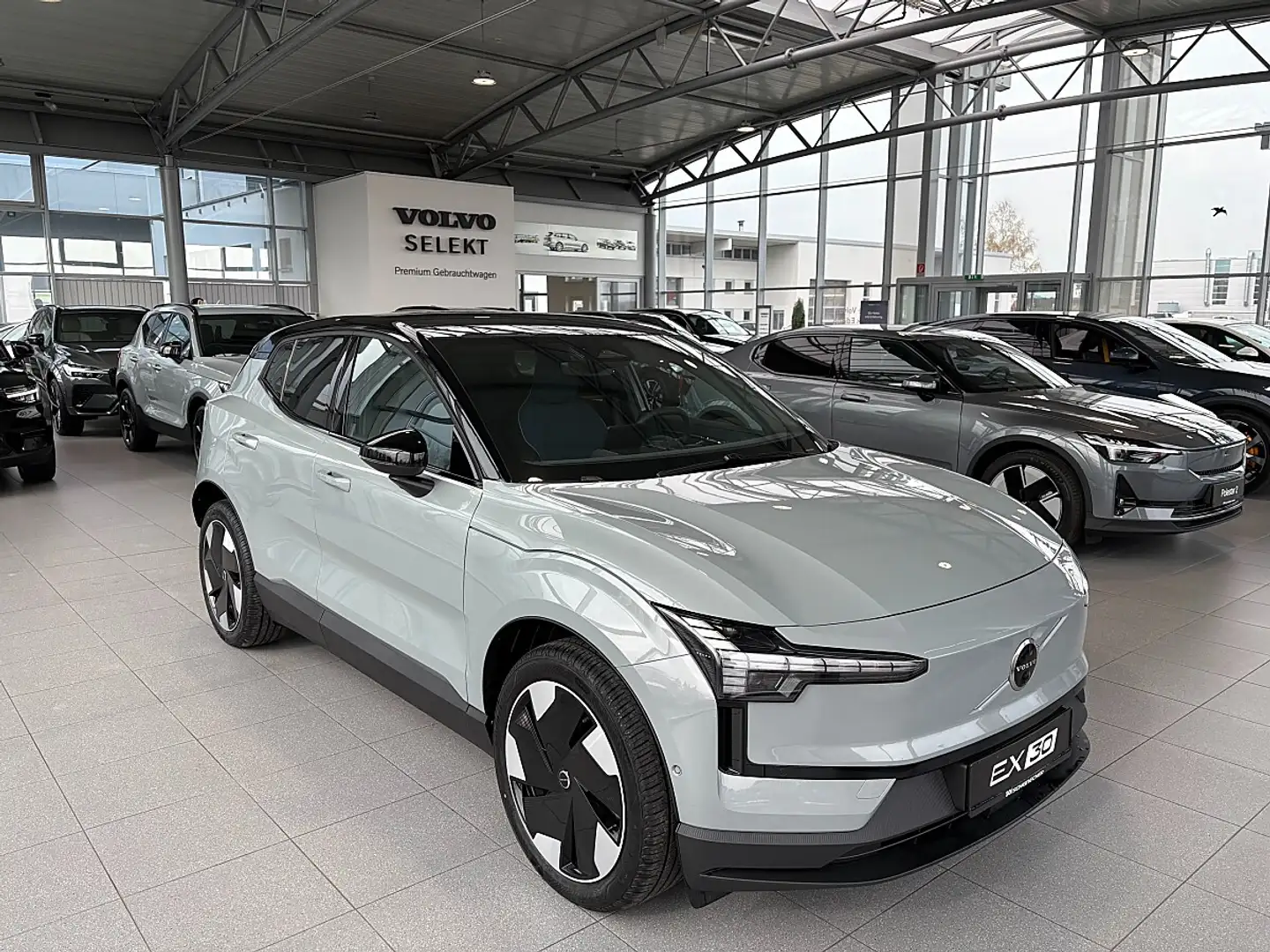 Volvo EX30 Twin Motor Performance AWD 69kWh Ultra Grau - 1