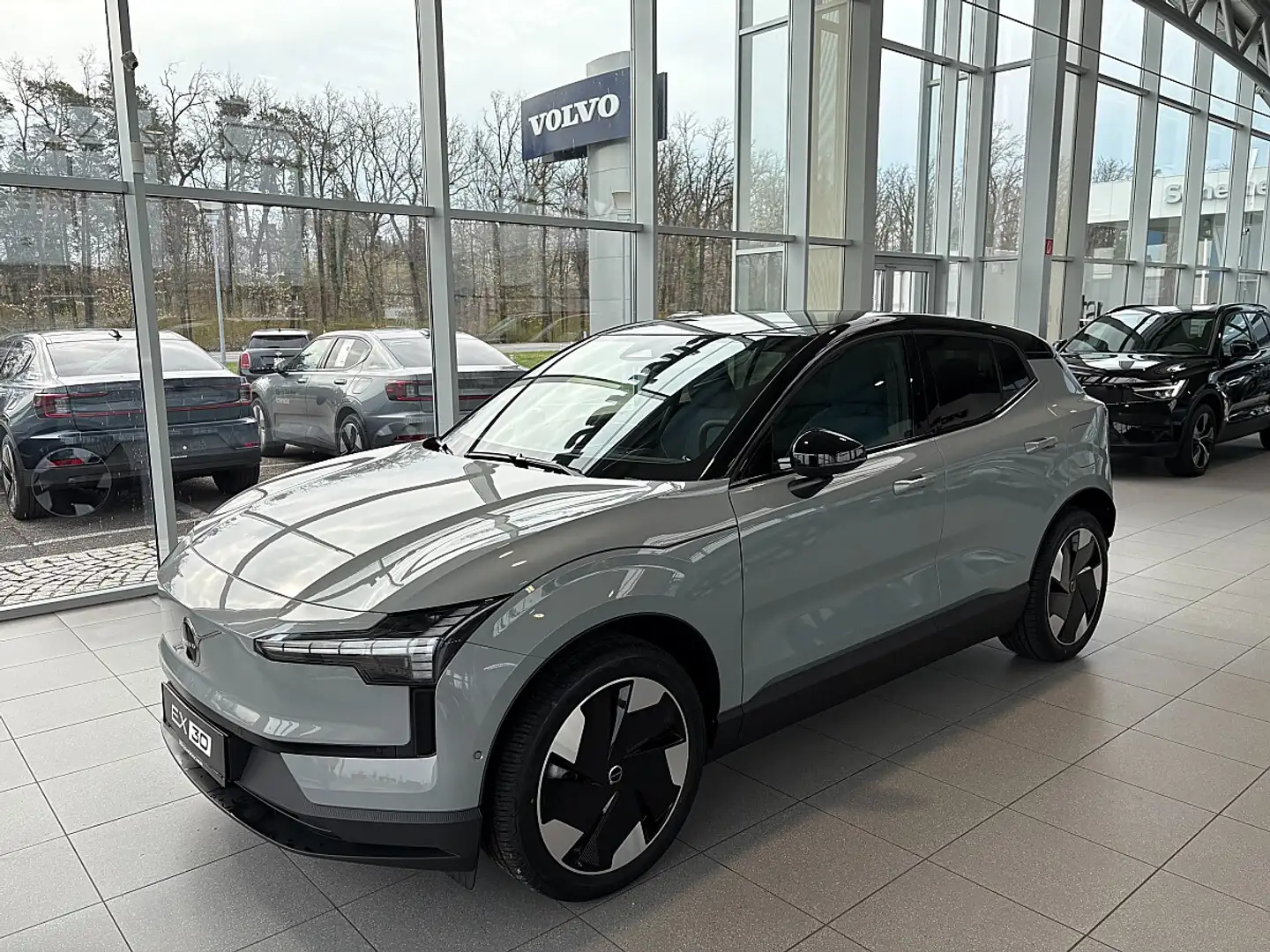 Volvo EX30 Twin Motor Performance AWD 69kWh Ultra Grau - 2