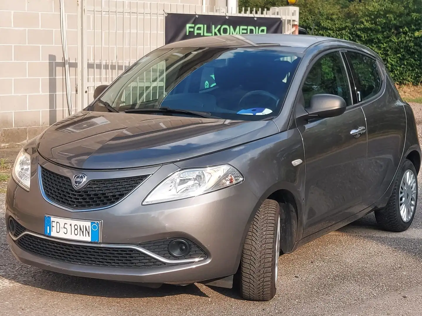 Lancia Ypsilon Silver 1.2 Benz. "Neopatentati" UNICO PROPRIETARIO Grigio - 1