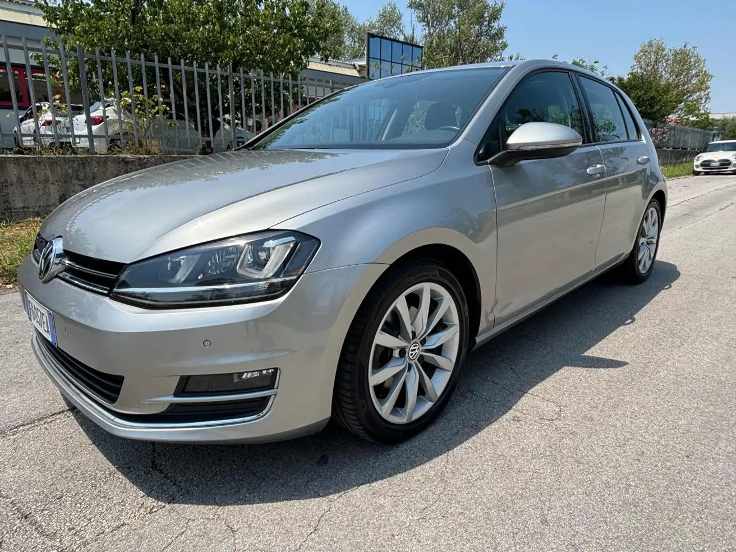 Volkswagen Golf 2.0 TDI 5p. Highline BlueMotion Technology Plateado - 2