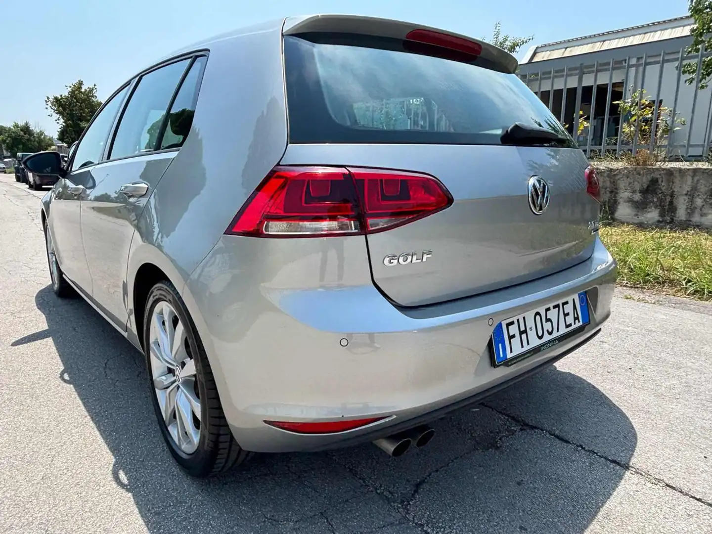 Volkswagen Golf 2.0 TDI 5p. Highline BlueMotion Technology Plateado - 1