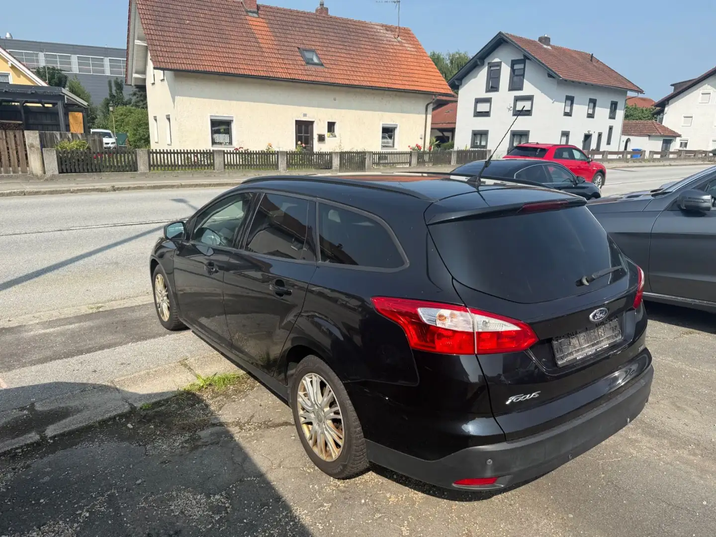 Ford Focus Turnier Trend-Klima-Pdc-Euro5-Tüv-Au-Kd Neu Schwarz - 2