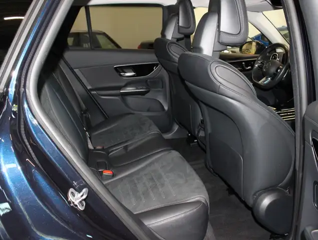 Mercedes-Benz 220 view 14