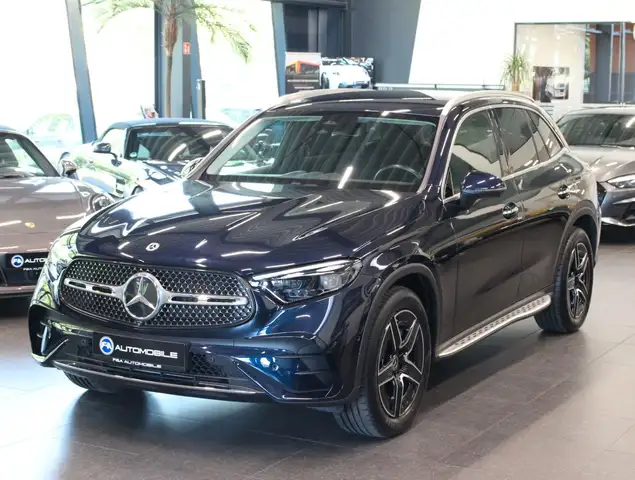 Mercedes-Benz 220 main image