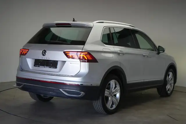 Volkswagen Tiguan view 4