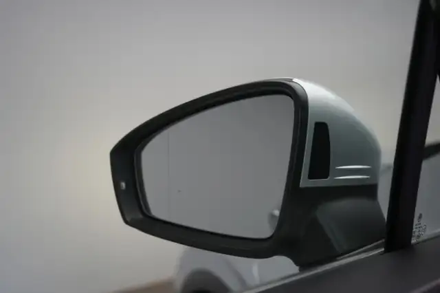 Volkswagen Tiguan view 21