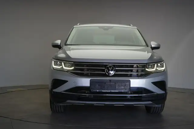 Volkswagen Tiguan view 2