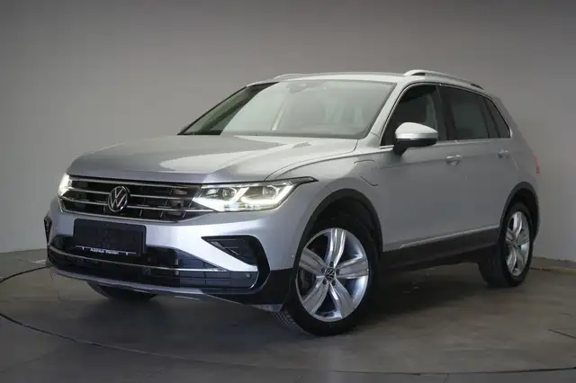 Volkswagen Tiguan view 3