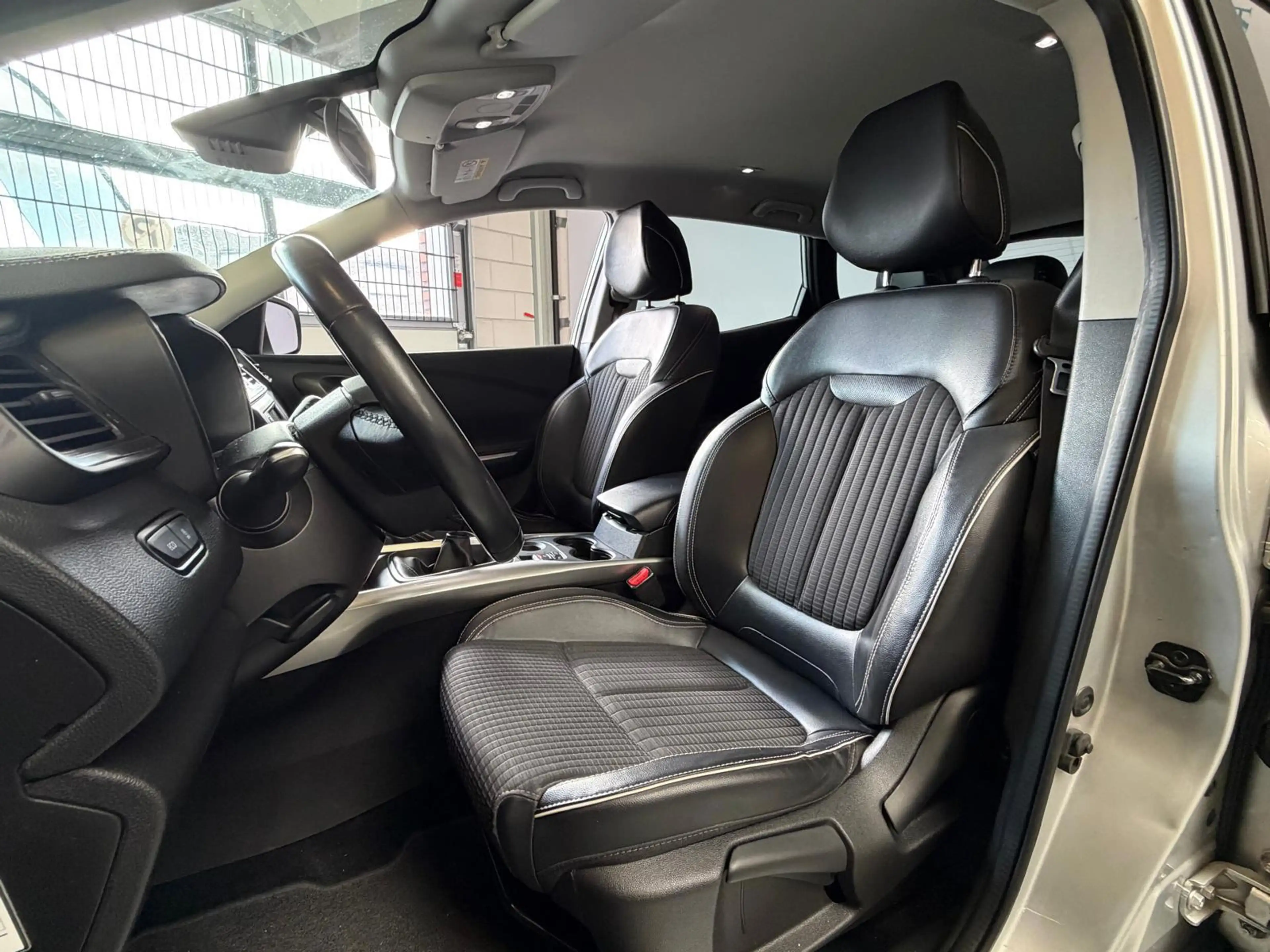 Renault Kadjar 1.2 TCe Bose Camera, carplay, Navi, Leer — photo 23