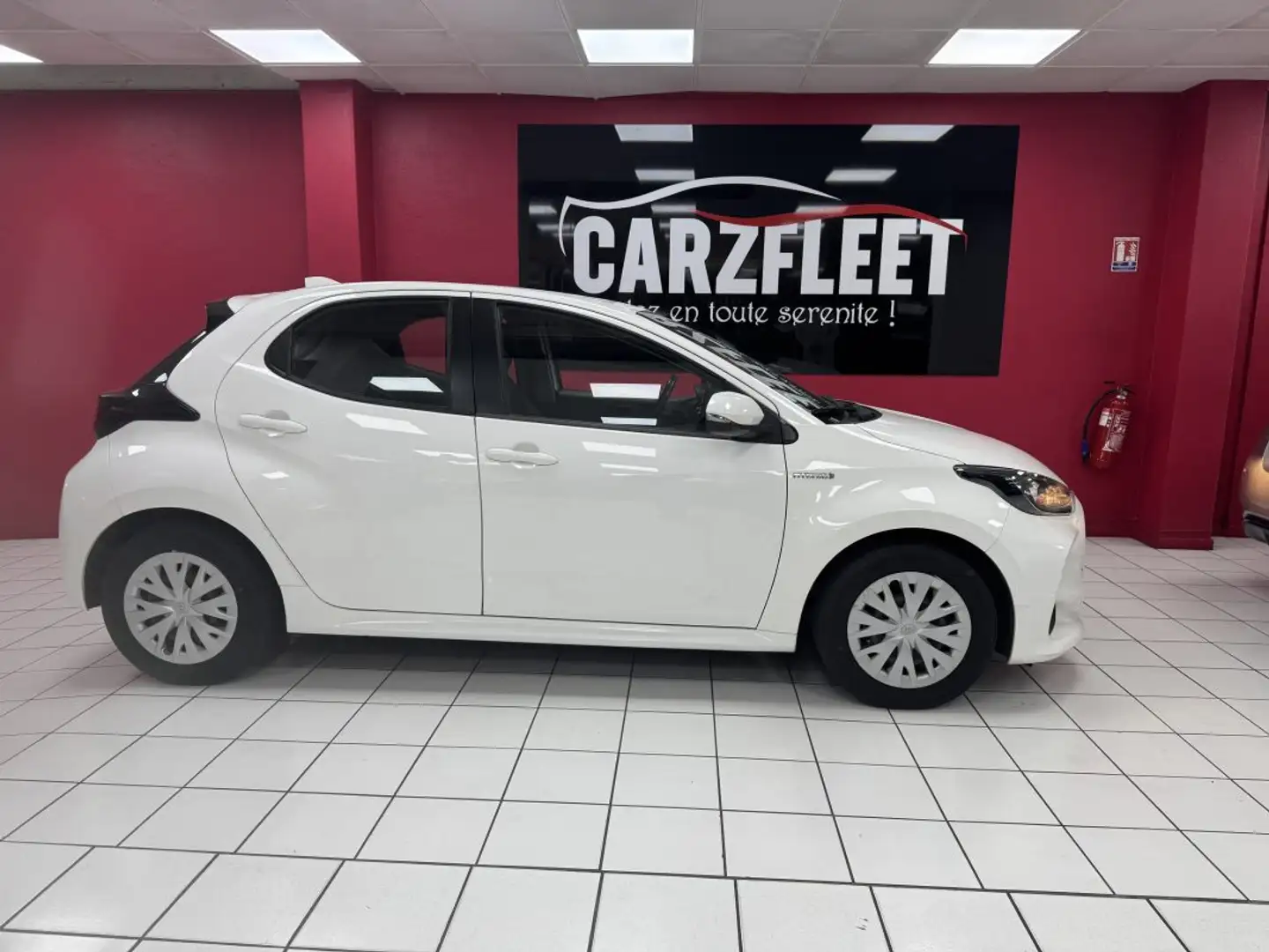Toyota Yaris 116h HYBRIDE FRANCE BUSINESS/1 ERE MAIN/TVA RECUP Blanc - 2