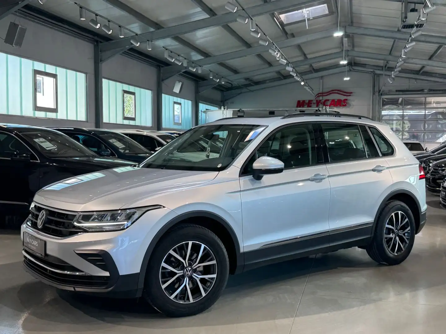 Volkswagen Tiguan Life*L-HZG*PANO*LED*ACC*MWST* Silber - 2