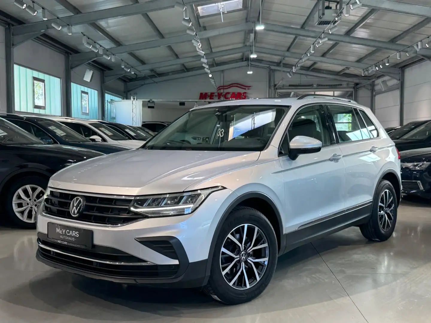 Volkswagen Tiguan Life*L-HZG*PANO*LED*ACC*MWST* Silber - 1