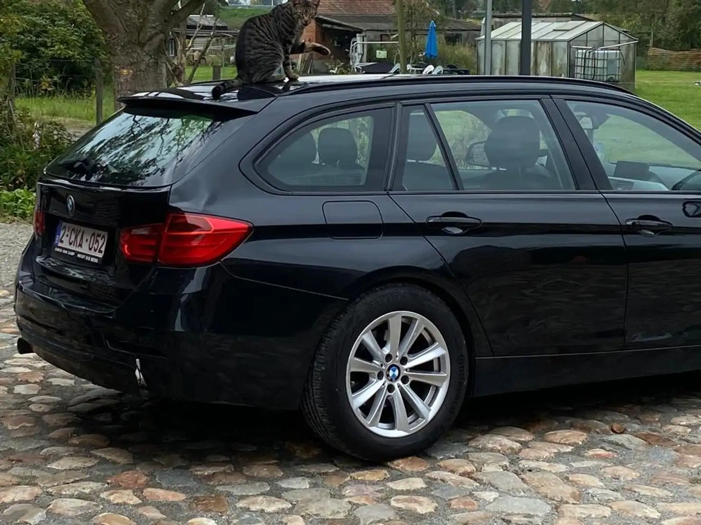 BMW 320 320d xDrive DPF Touring Aut. Edition Fleet Sport Zwart - 1