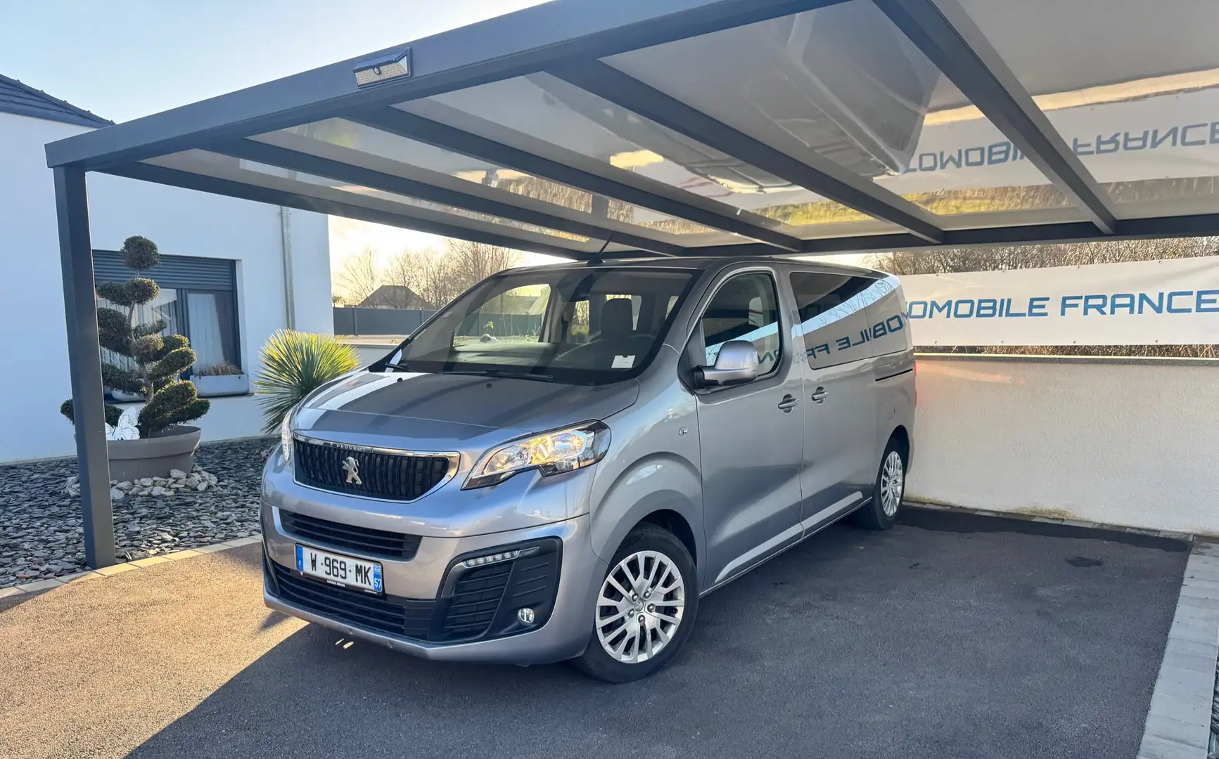 Peugeot Traveller 8 places Standard BlueHDi 150ch S&S BVM6 Allure Srebrny - 2