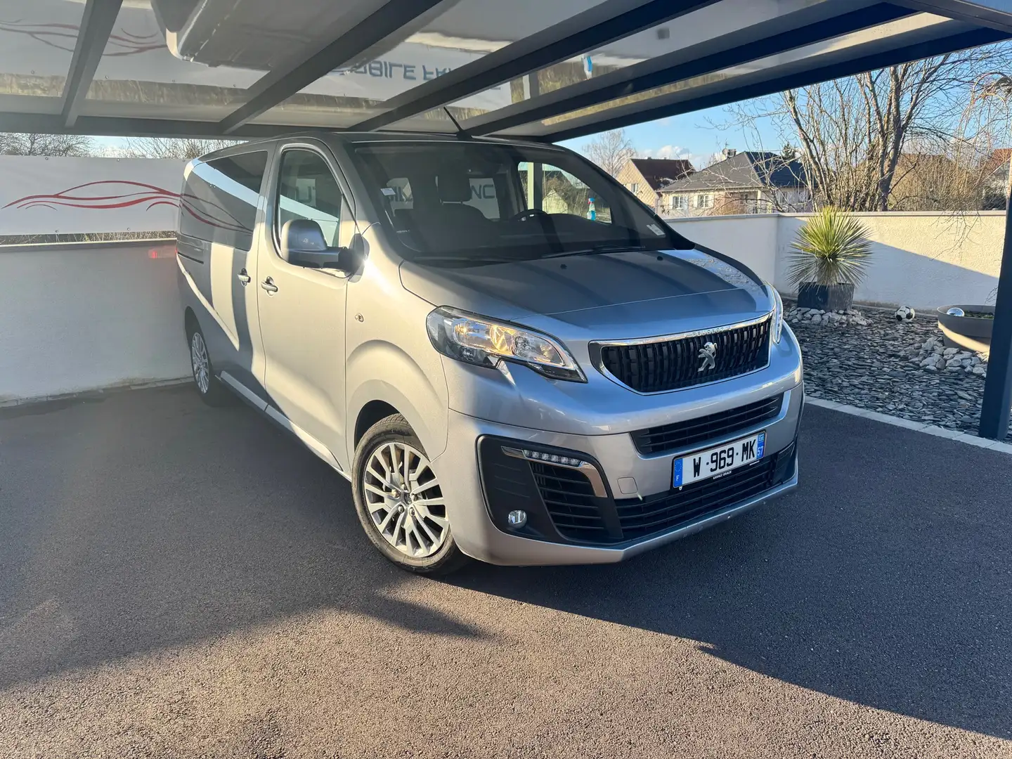 Peugeot Traveller 8 places Standard BlueHDi 150ch S&S BVM6 Allure Srebrny - 1