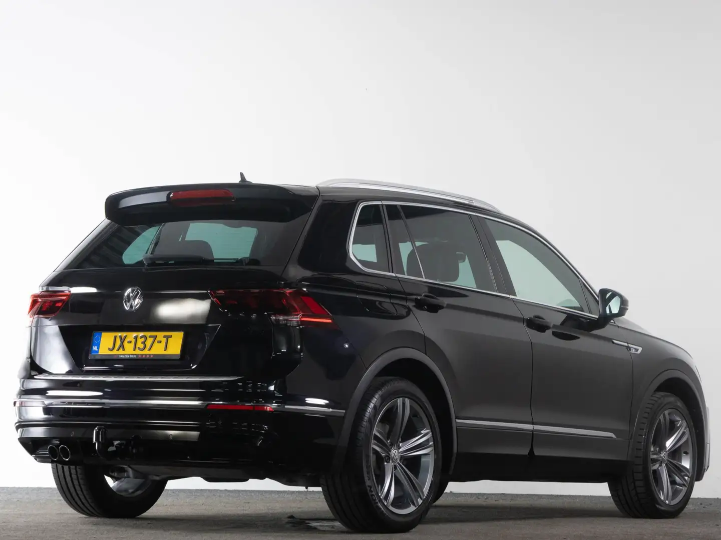 Volkswagen Tiguan R-Line 1.4 TSI 125 PK | LED Plus | Trekhaak | Keyl Zwart - 2