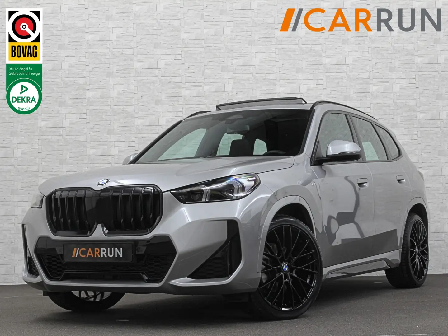 BMW X1 18i M-Sport | Panorama | Sportstoelen | Keyless-En Gris - 1