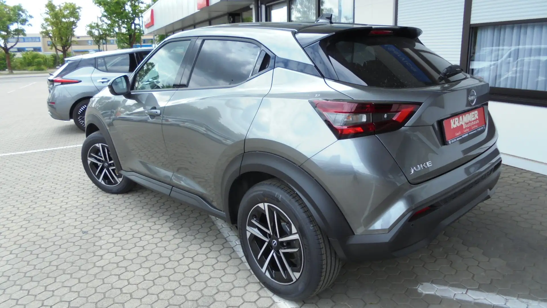 Nissan Juke 1.0 DIG-T N-Connecta Gris - 2