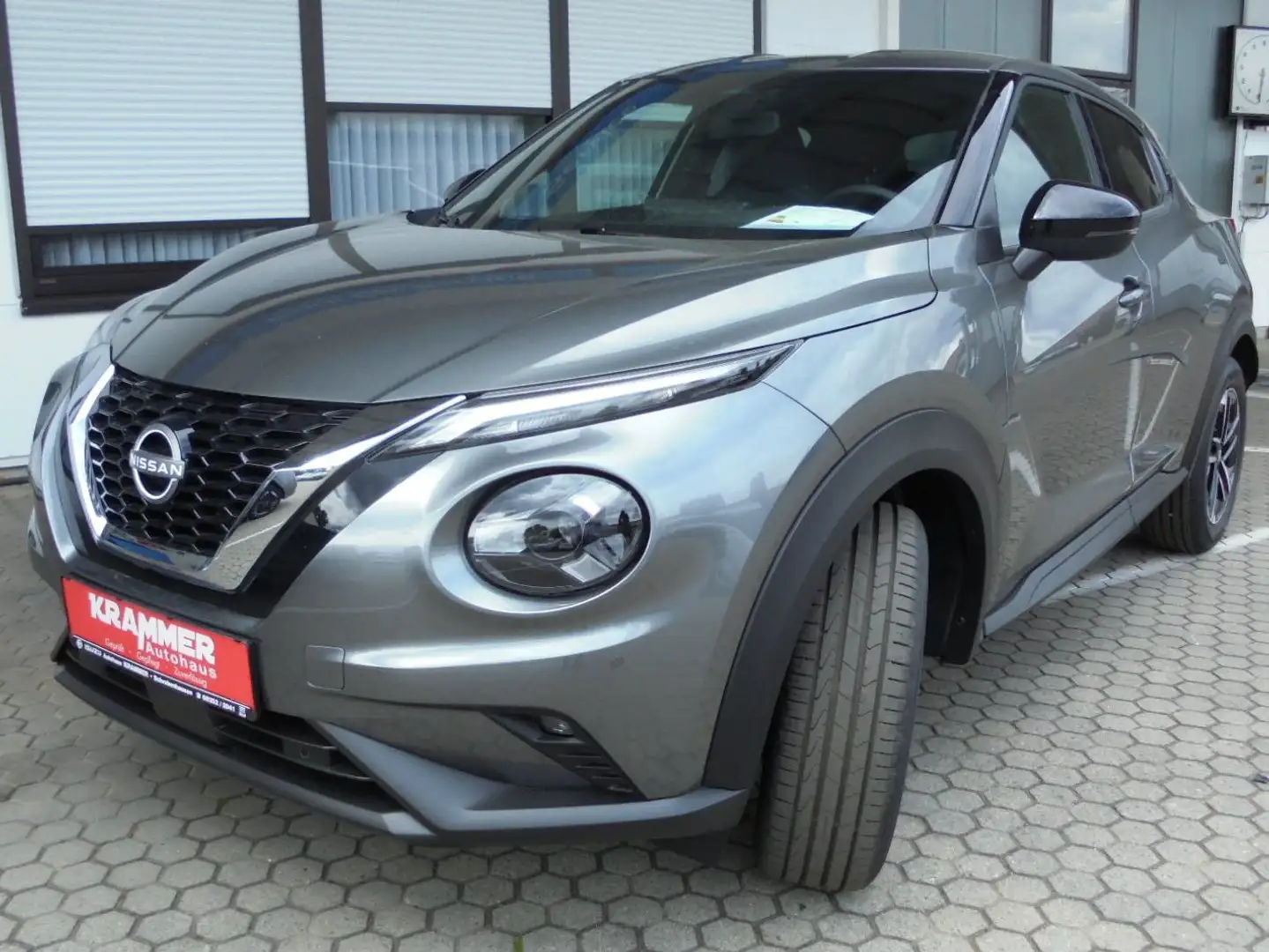 Nissan Juke 1.0 DIG-T N-Connecta Gris - 1