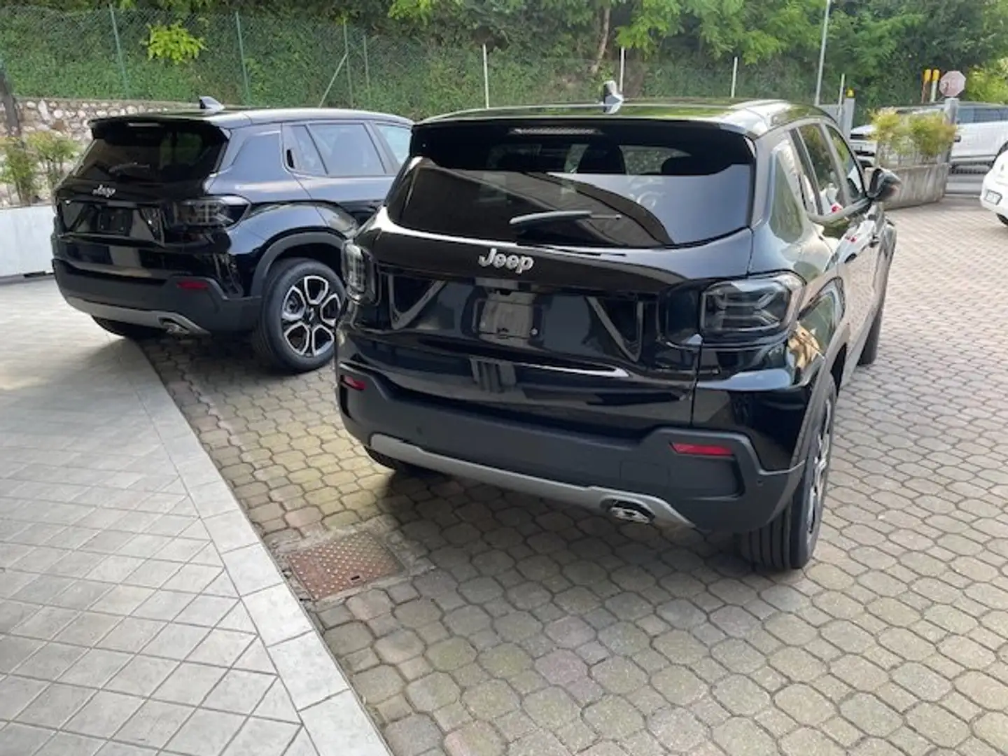 Jeep Avenger JEEP AVENGER 1.2 Turbo MHEV Summit Zwart - 2